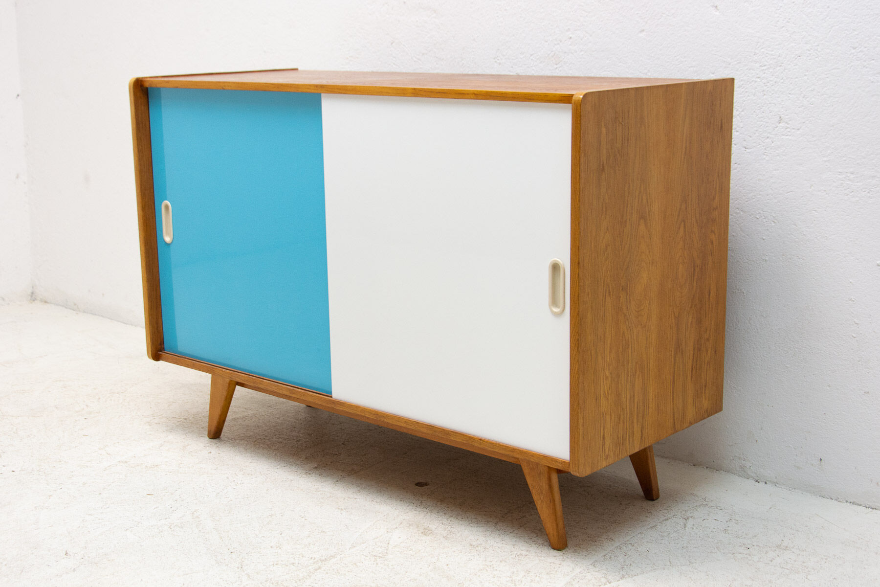 Fully restored mid century sideboard U-452 by Jiří Jiroutek, 1960´s, Czechoslovakia