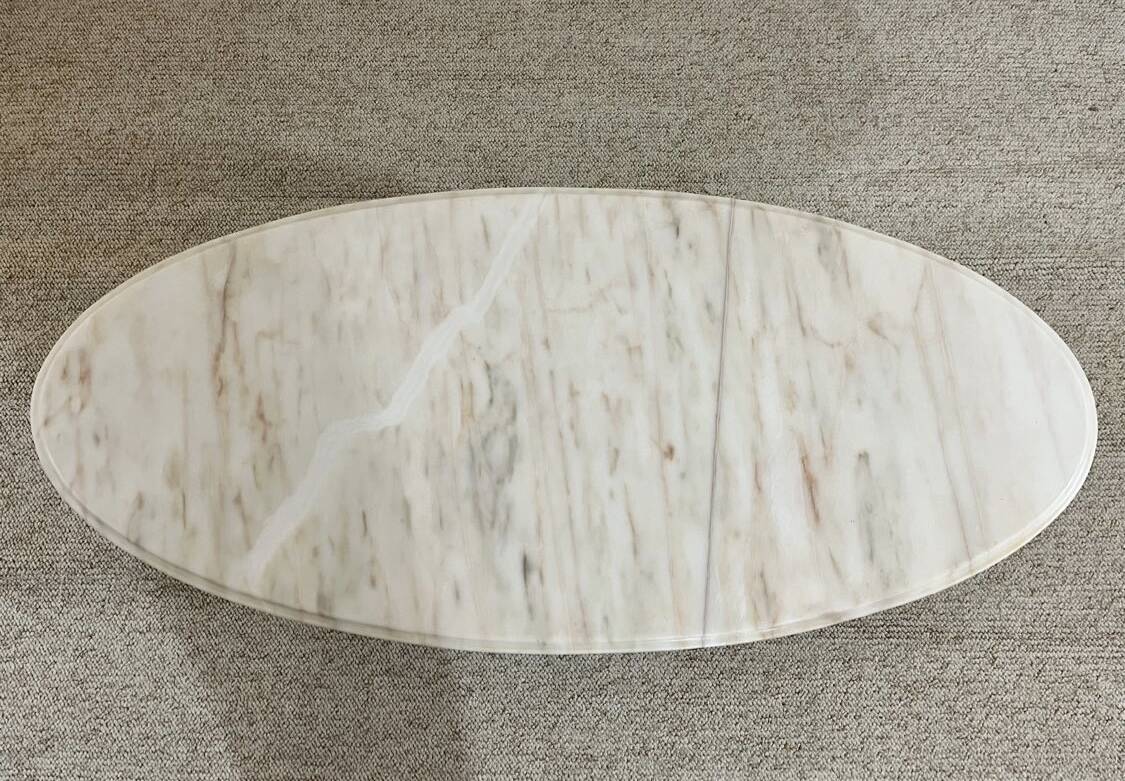 Table basse en marbre et pieds acier