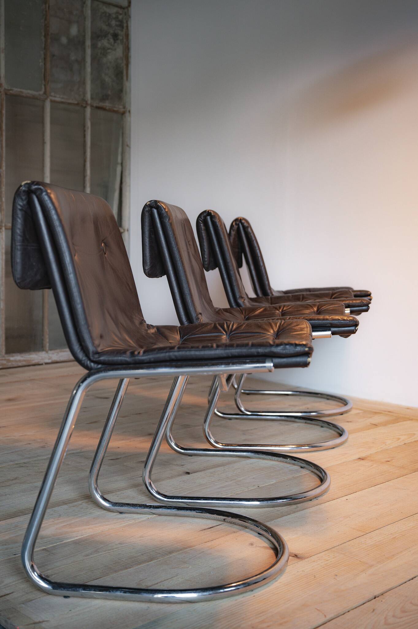 Lot de 4 chaises italiennes, années 70.