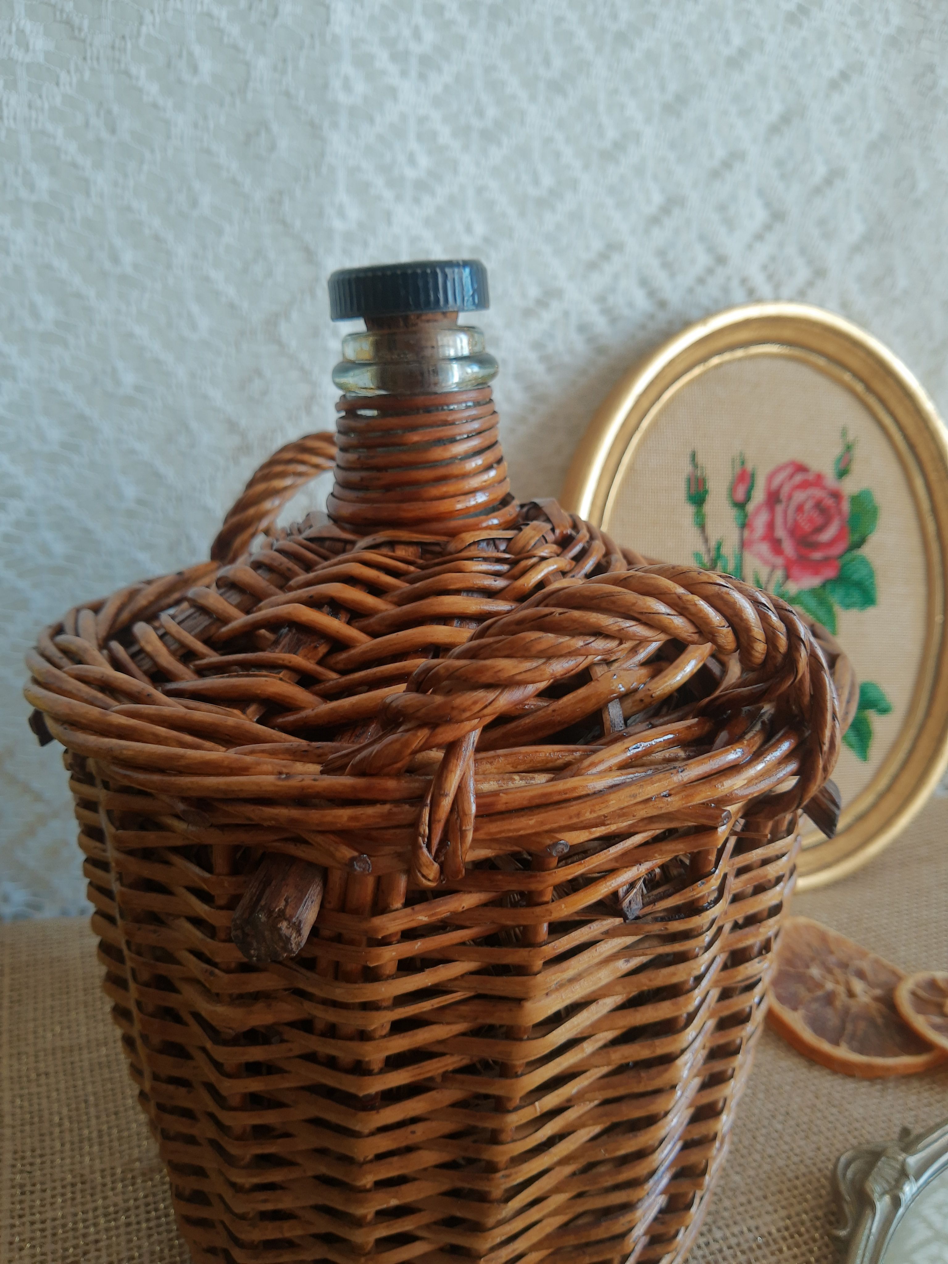 Small canister demijohn in glass circled with wicker - vintage