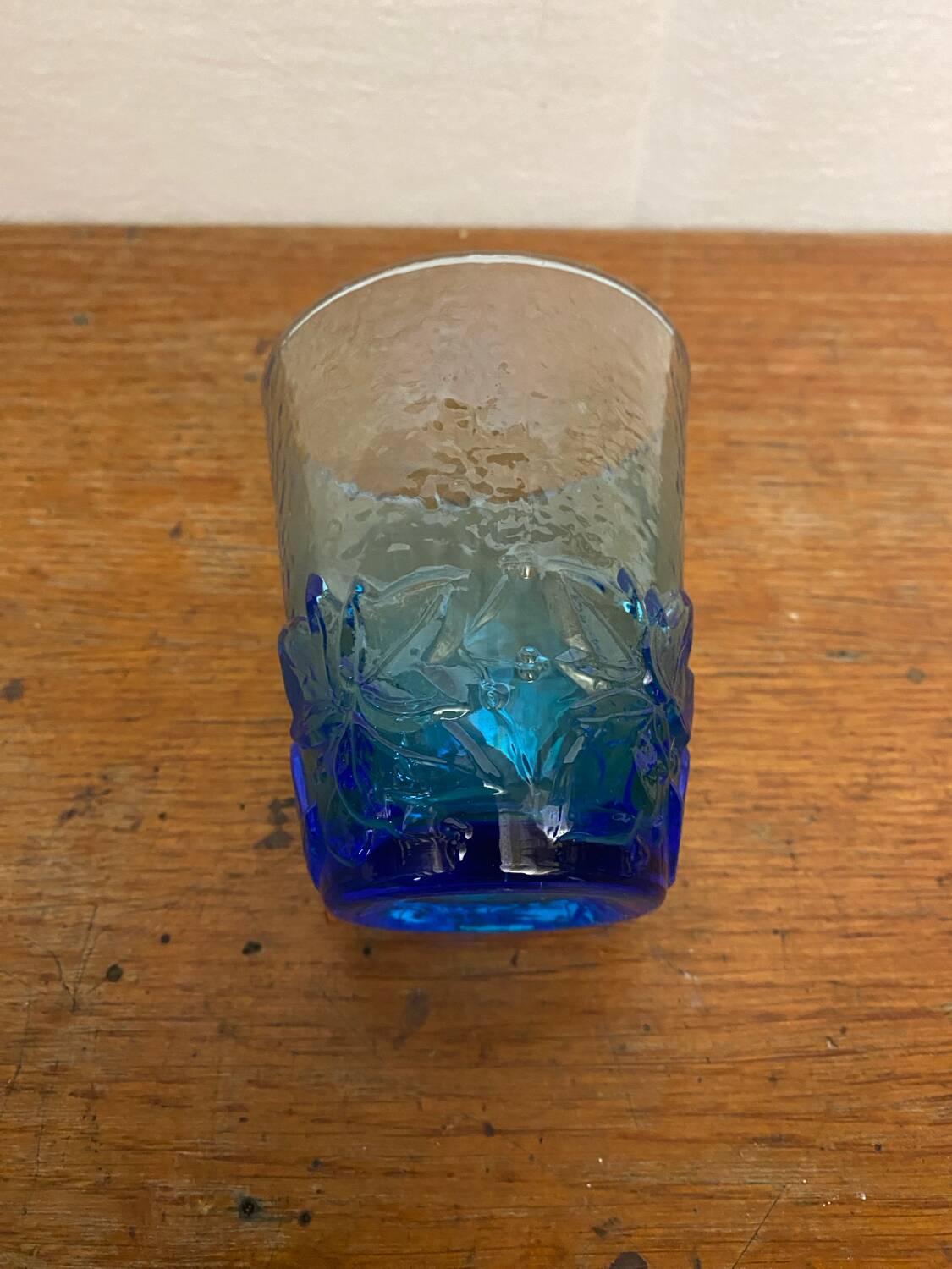 Série de 6 verres à jus verre moulé bleu décor feuilles vintage