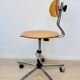 Chaise de bureau industrielle vintage en bois Kovona, Tchécoslovaquie, années 1970