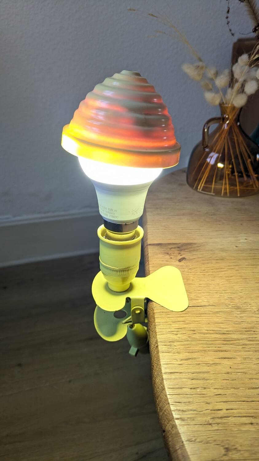 Mushroom clip lamp