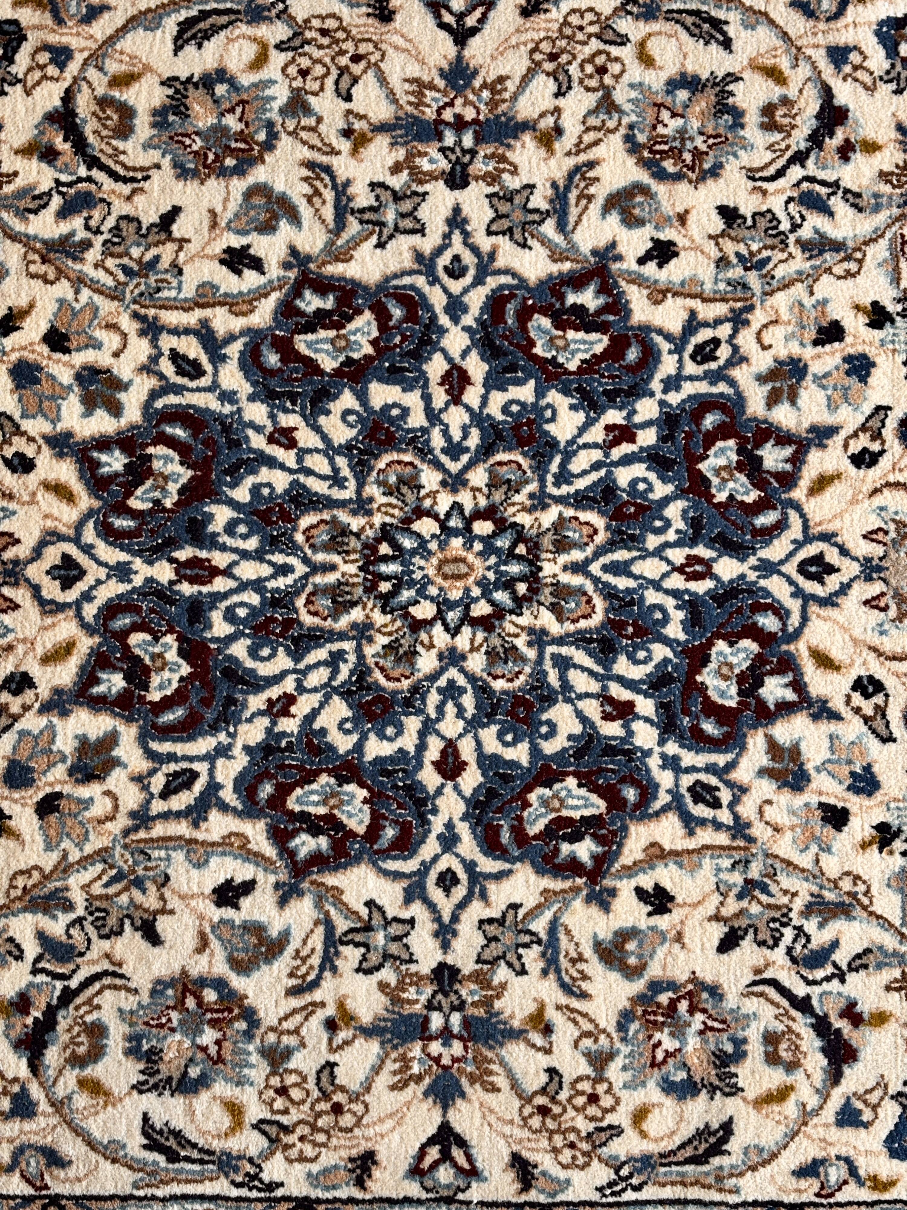 Nain Persian carpet in wool on cotton – 207 x 127 cm