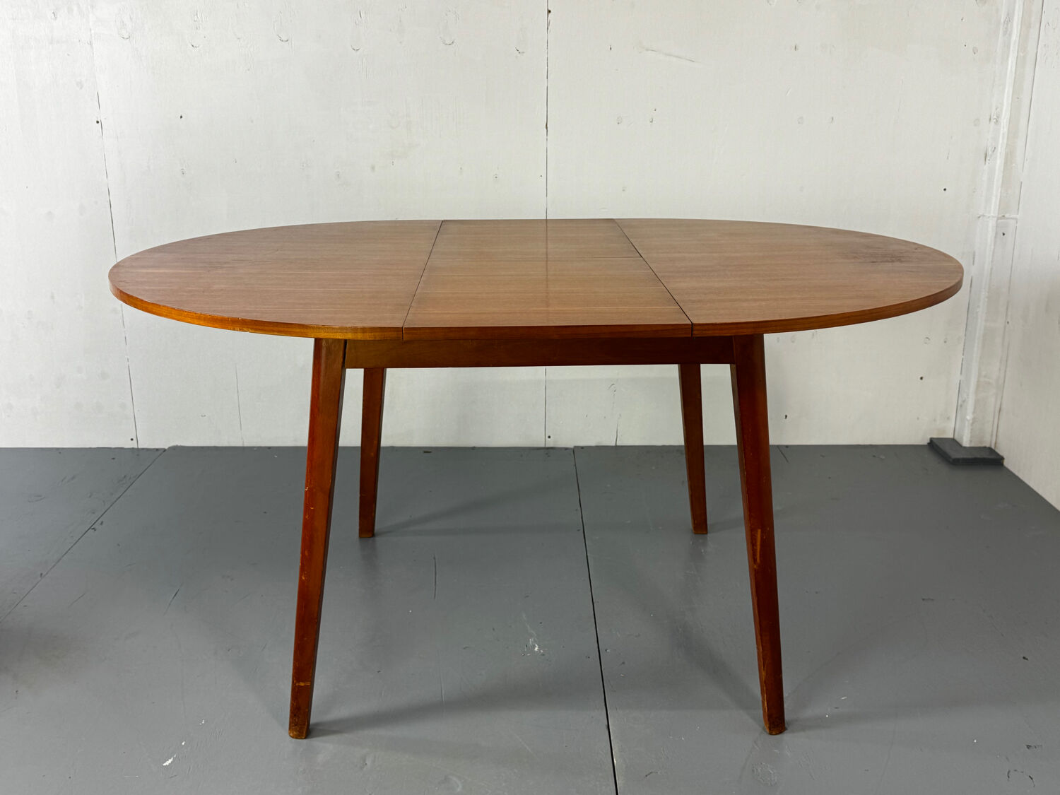 Table à manger ronde extensible moderniste danoise du milieu du siècle, 19
