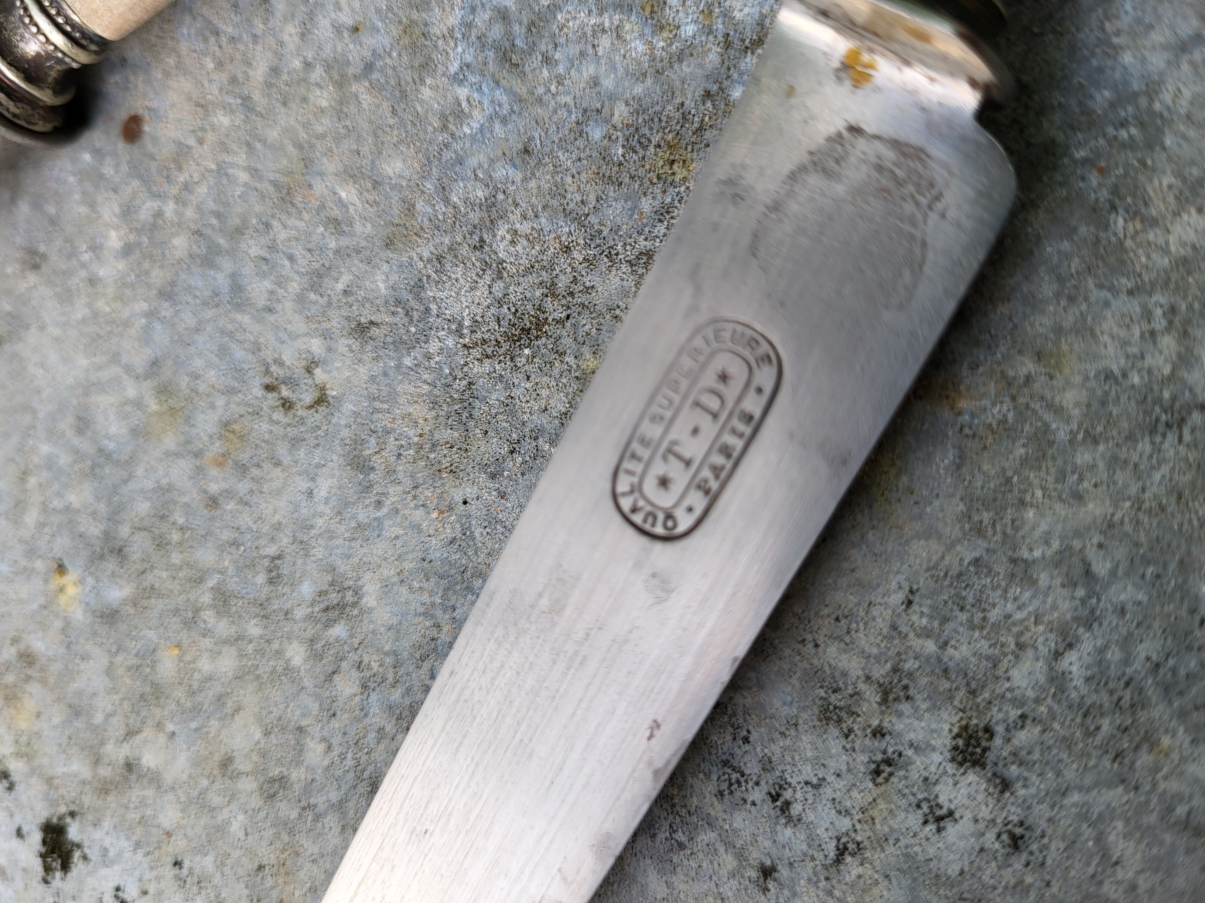 Série de 6 couteaux acier manche corne