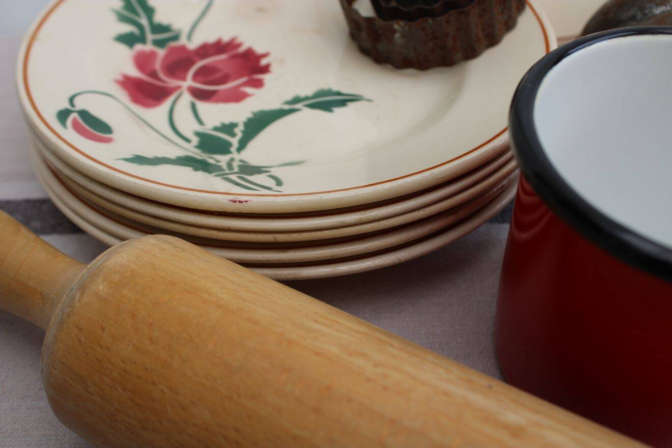 Set of 6 ceramic dessert plates