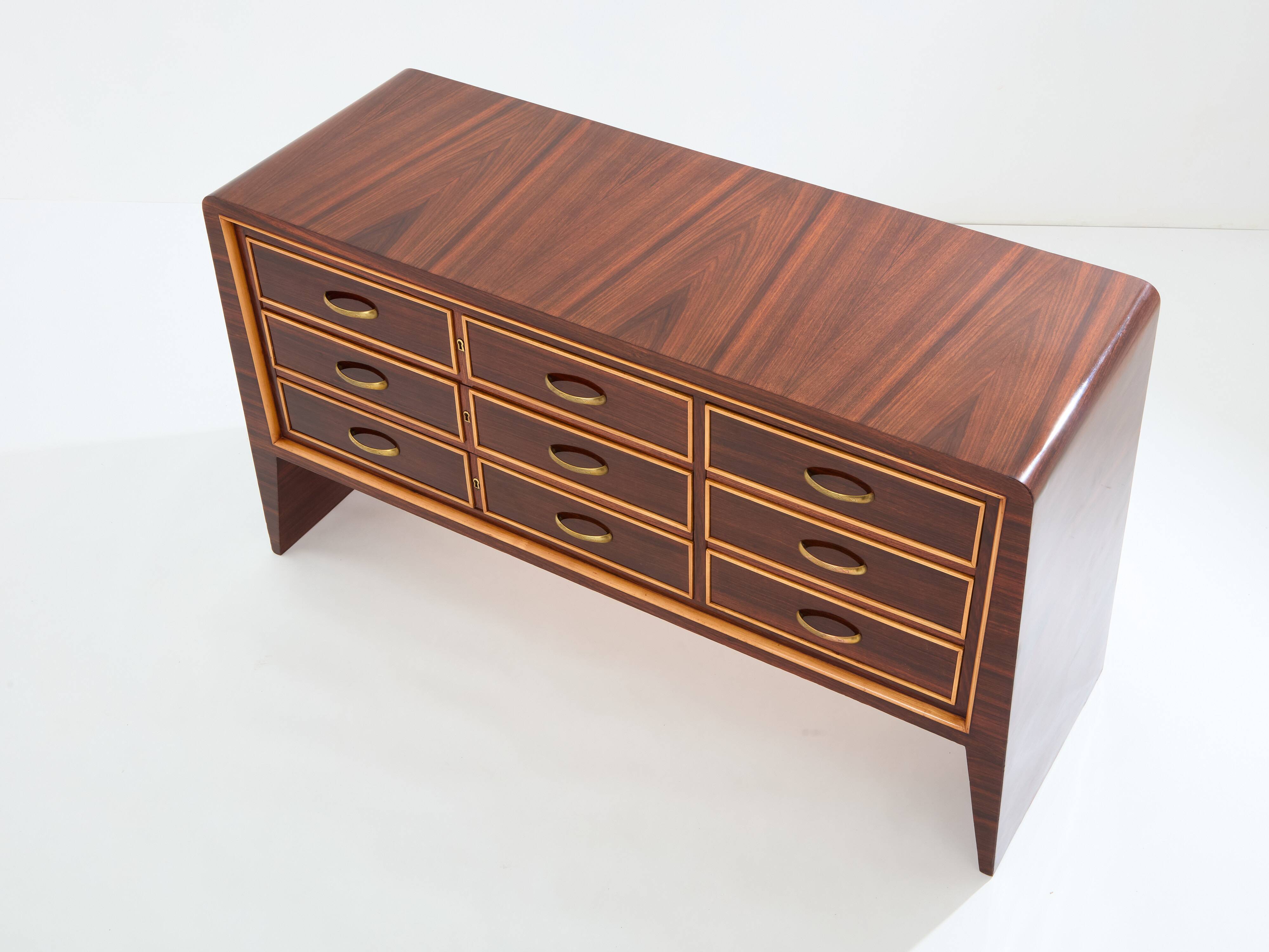 Commode de Paolo Buffa en palissandre sycomore et laiton vers 1940