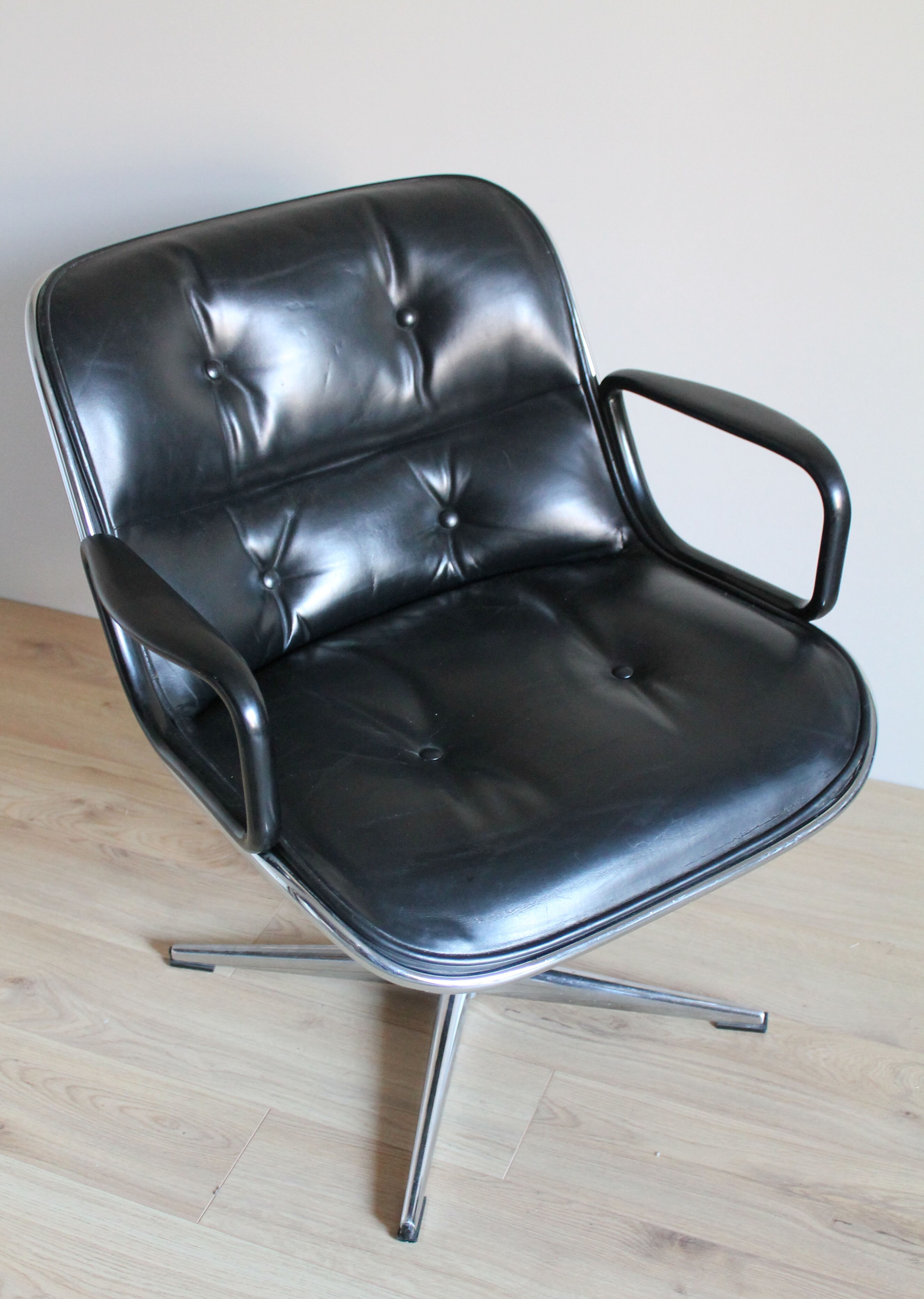 Fauteuil cuir de Charles Pollock 1970