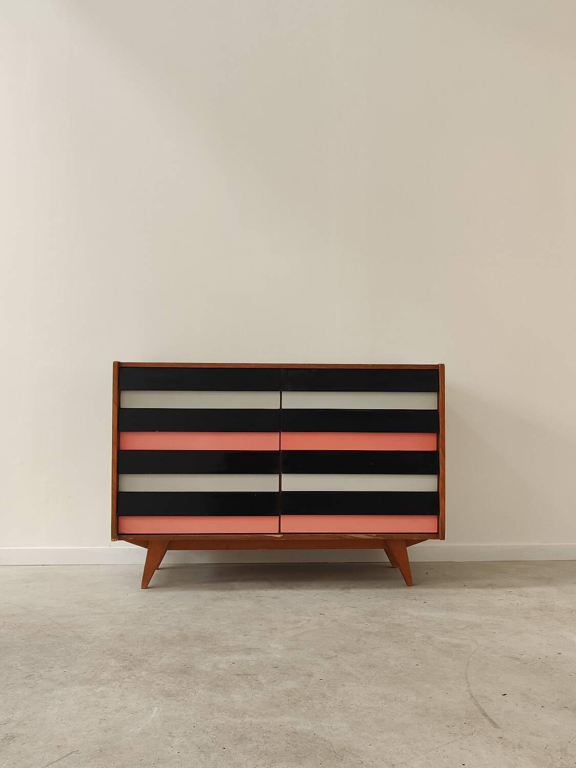 U-453 pink chest of drawers with 8 drawers by Jiri Jiroutek for Interier Praha 1960