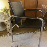 Fauteuil tubulaire et skaï vintage