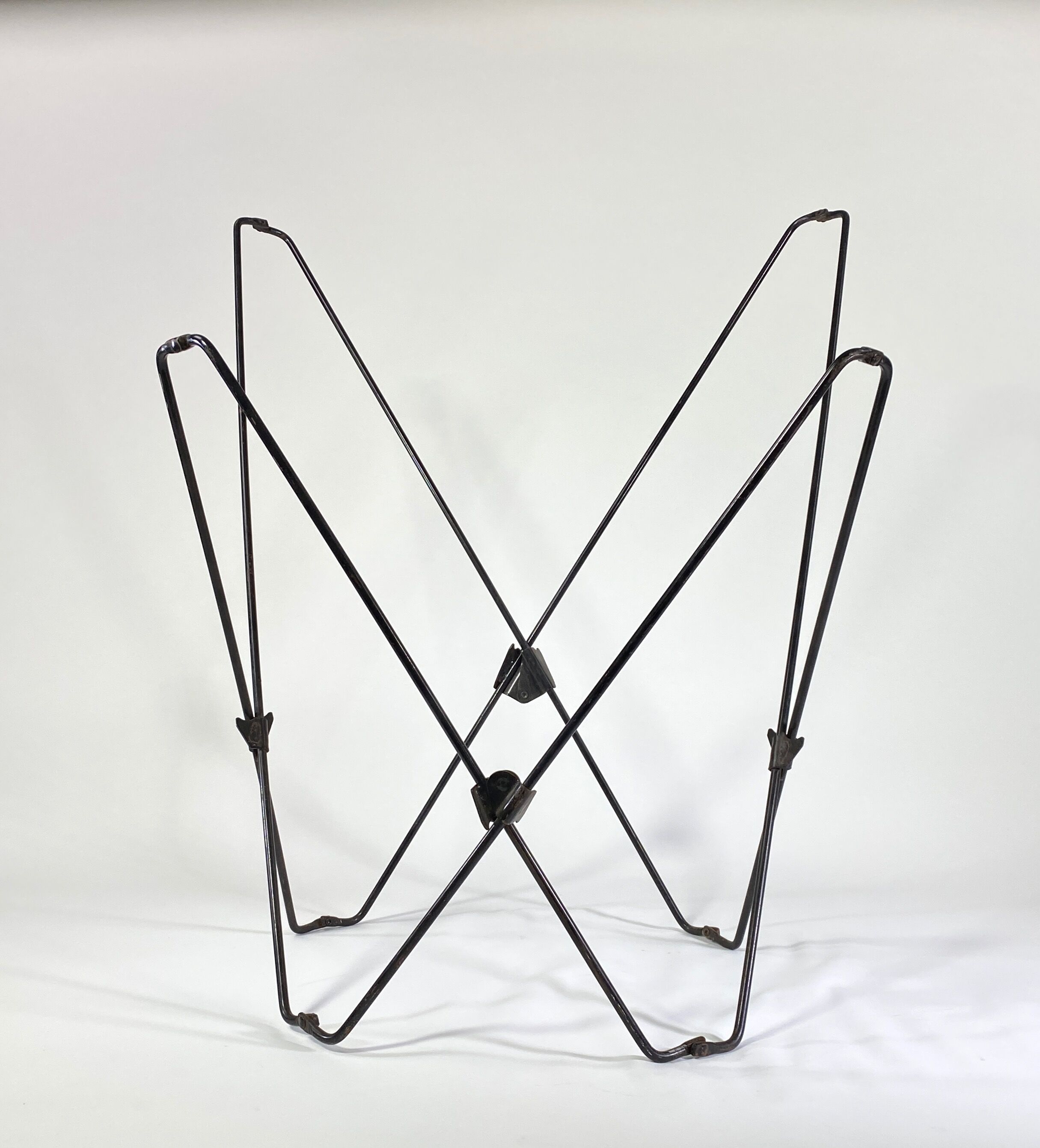 AA oui Butterfly chair by Jorge Hardoy Ferrari Pliable.