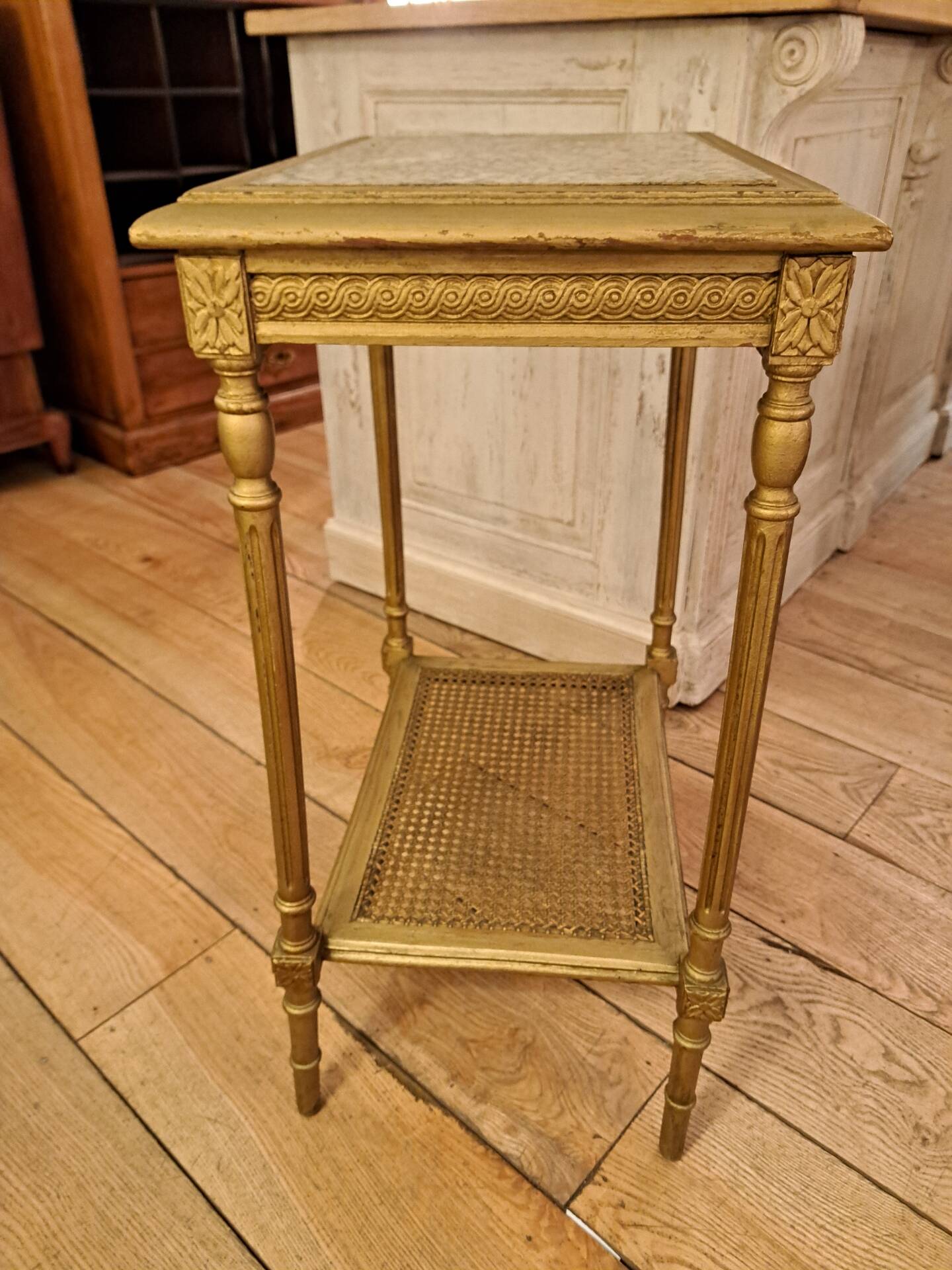 Table de salon style Louis XVI en bois peint