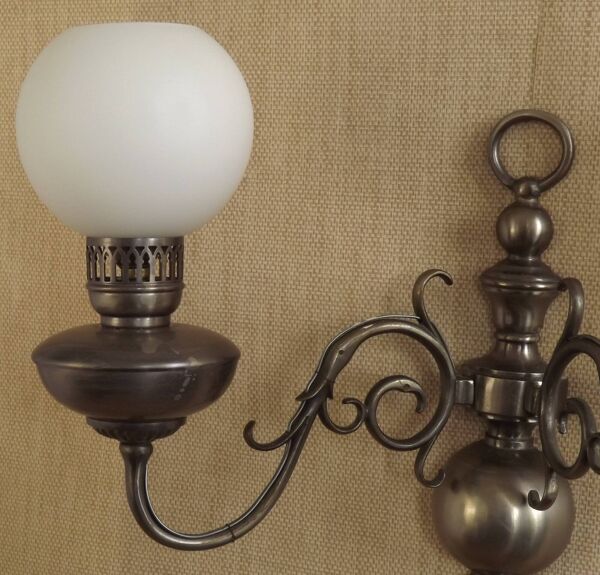 Double applique murale flamande argentée vintage française avec abat-jour en verre opaque blanc 5007