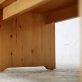 Charlotte Perriand (séléction de ) pour Les Arcs, rare table basse en pin, France,  circa 1960