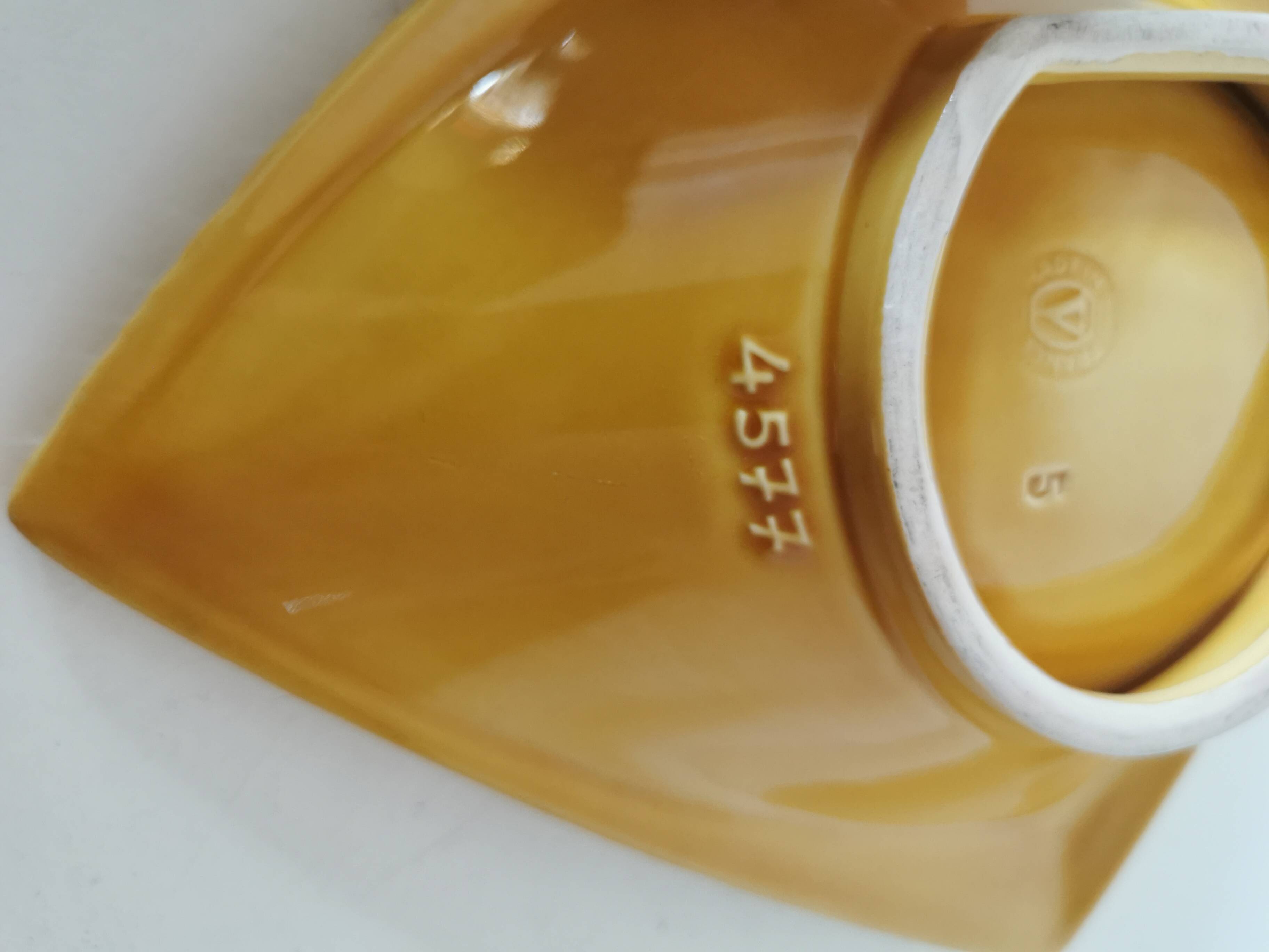 Vallauris yellow wood effect slip pocket emptier