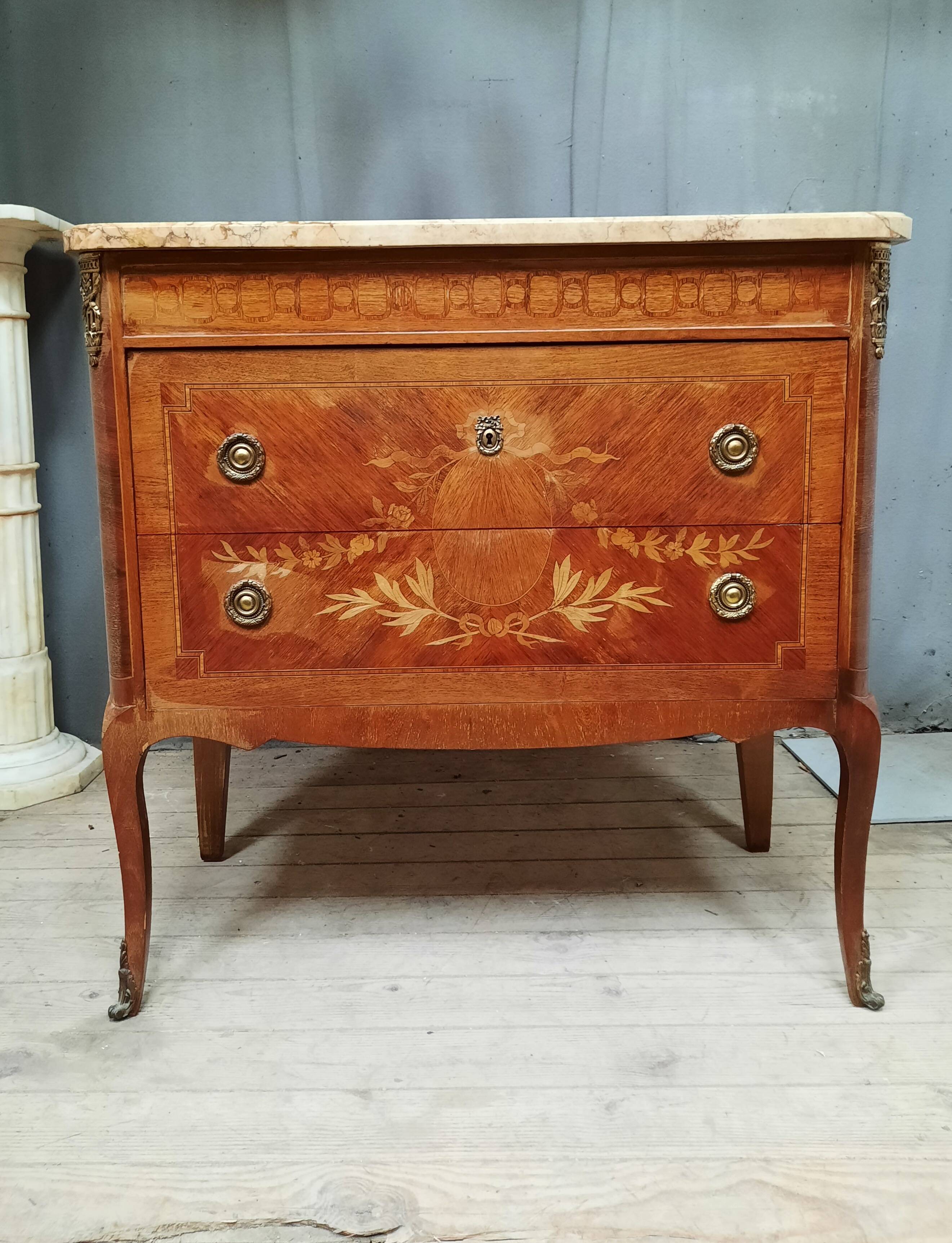 Commode de style transition en marquetterie