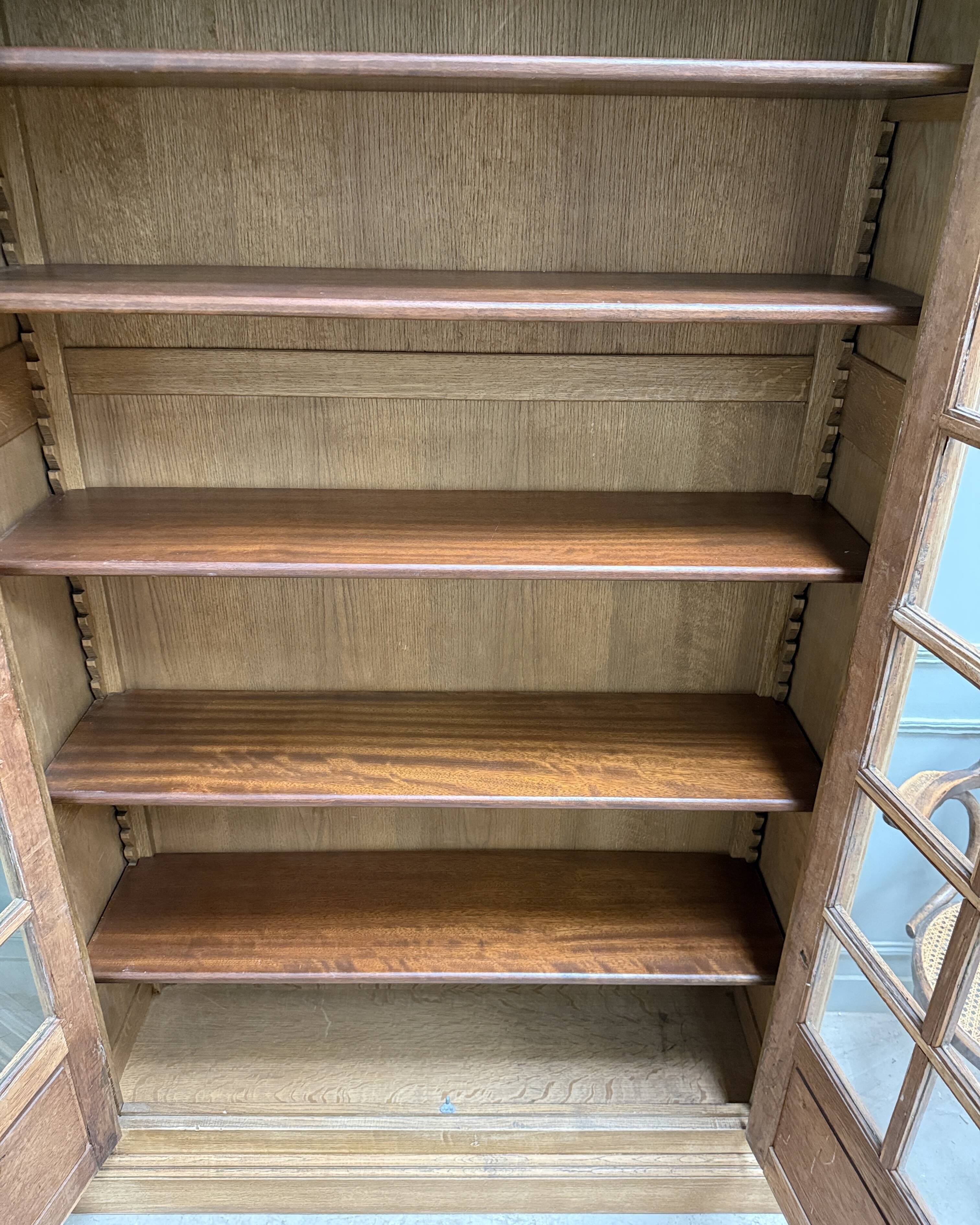 Large vintage display cabinet in solid oak (renovated)