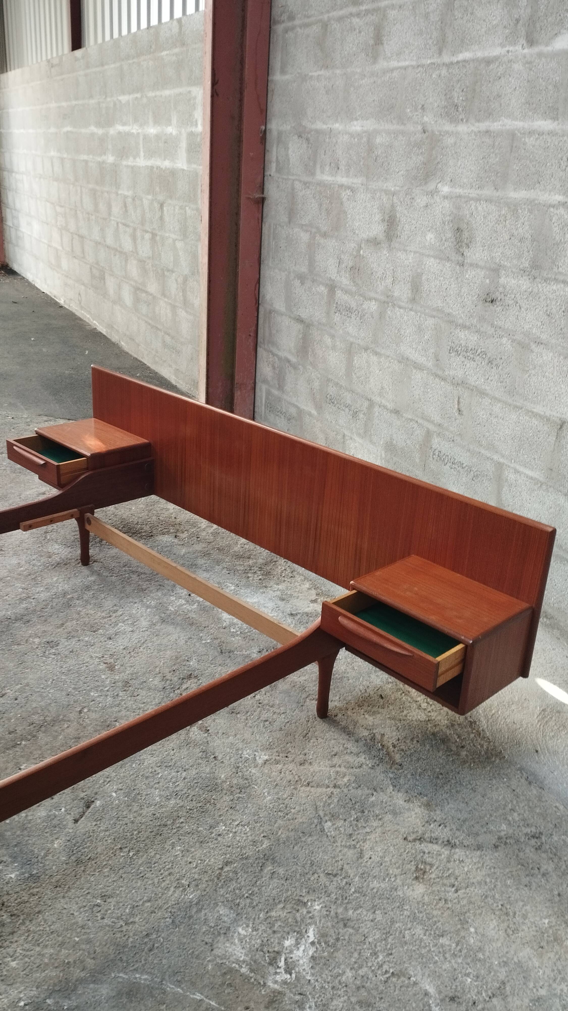 Vintage teak bed 2 places