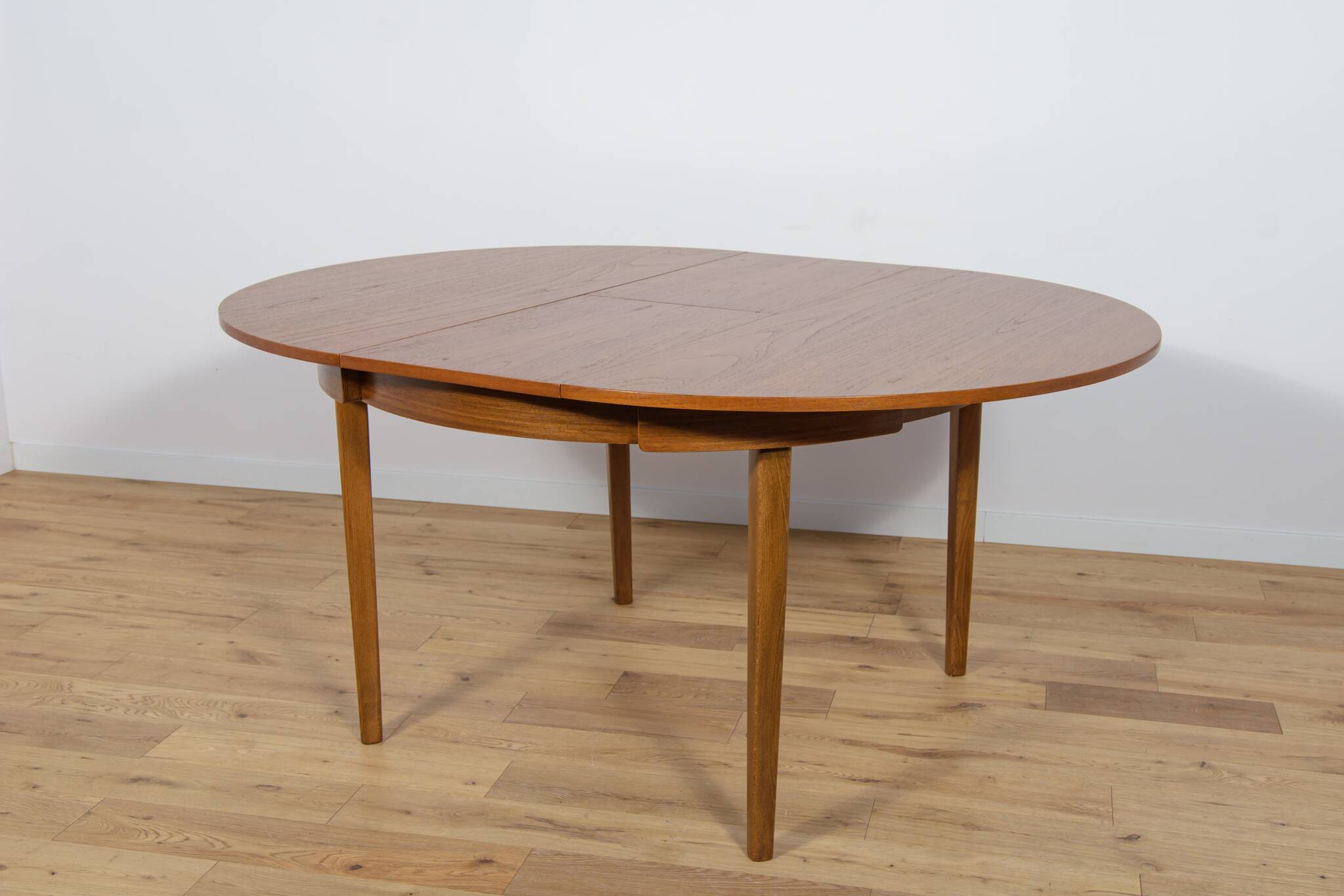 Mid century round extendable dining table and chairs from mcintosh, 1960s, set of 5