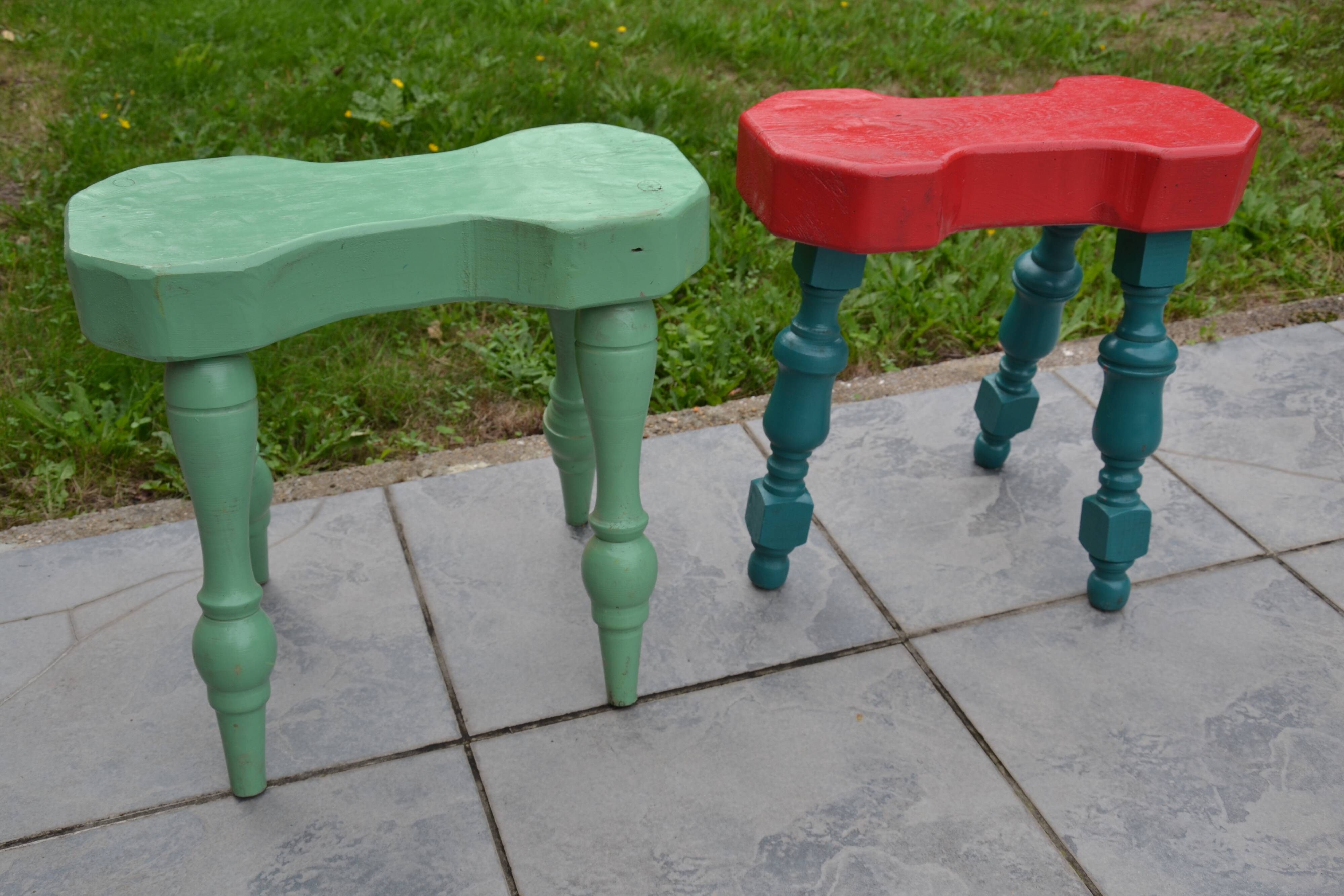 2 anciens tabourets atypiques artisanaux