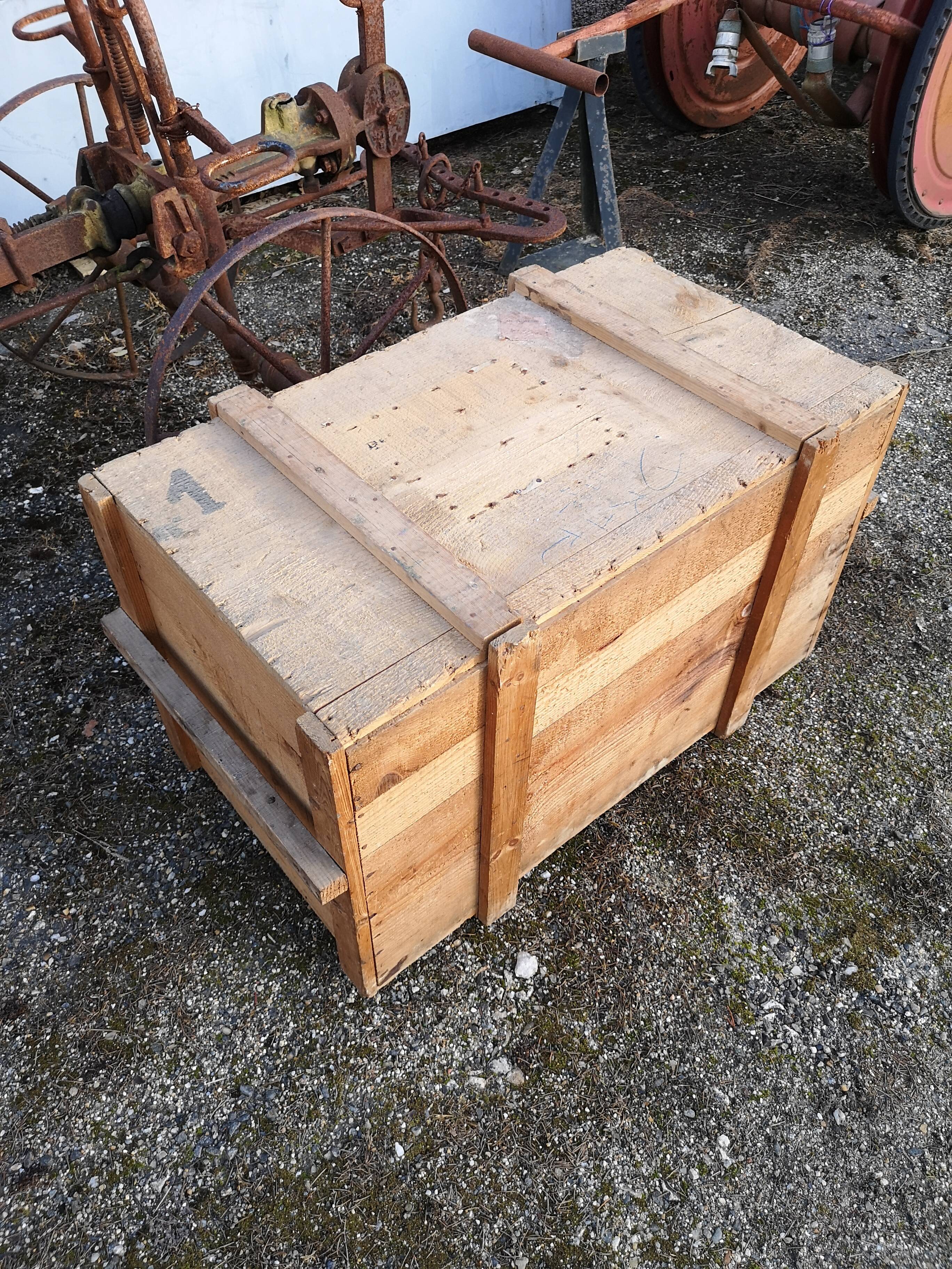 Military wood trunk