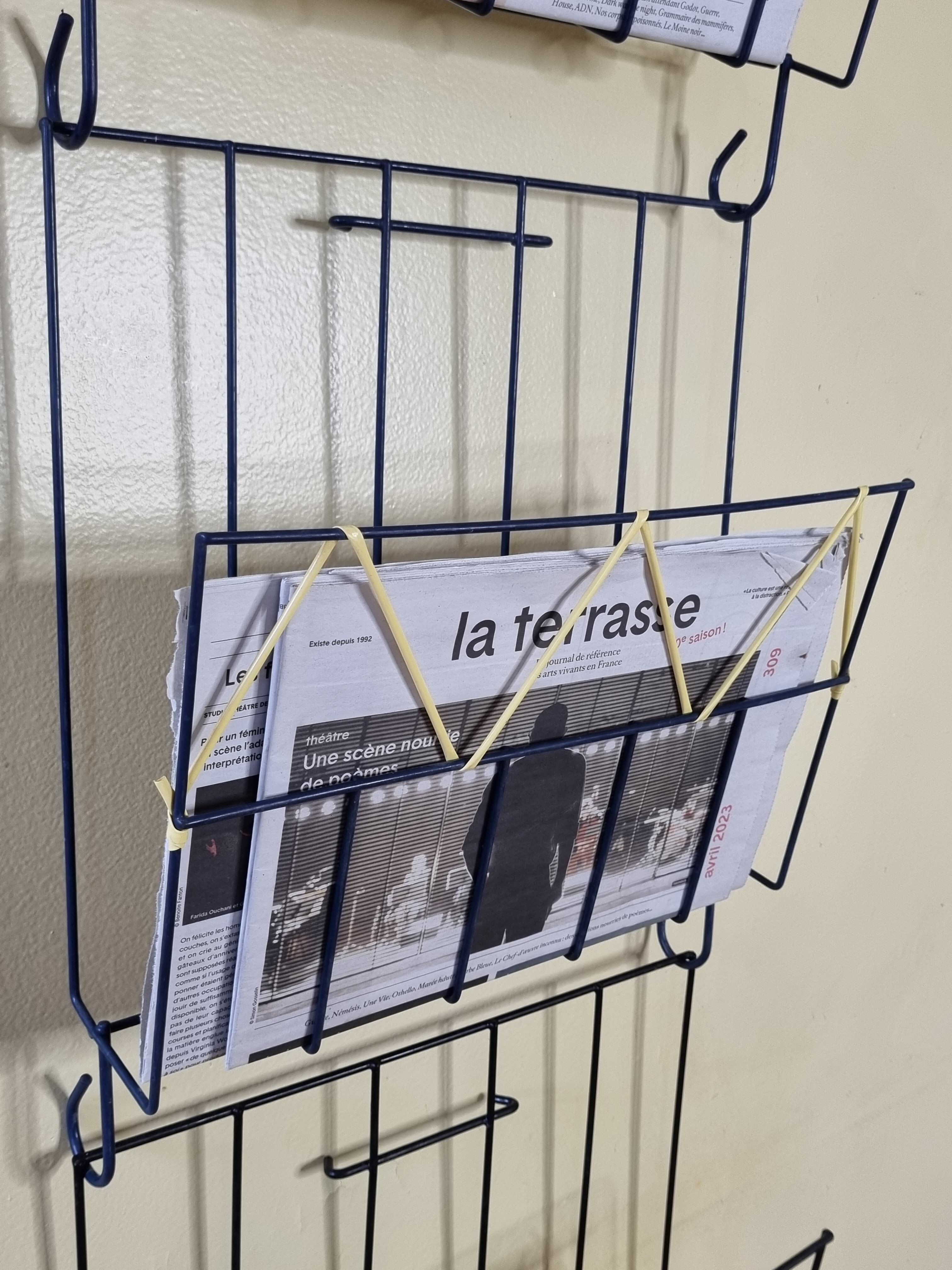 Magazine holder