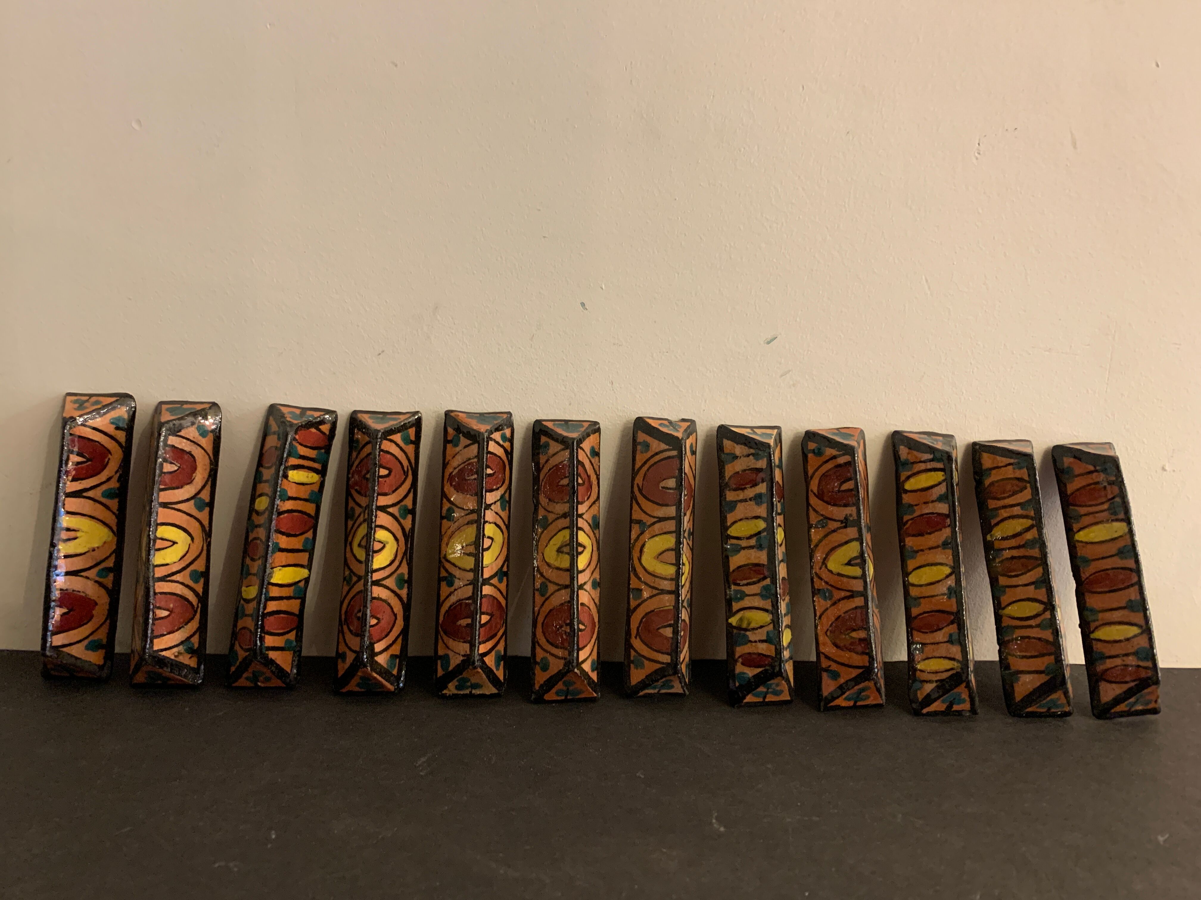 12 carries polychrome ceramic knives