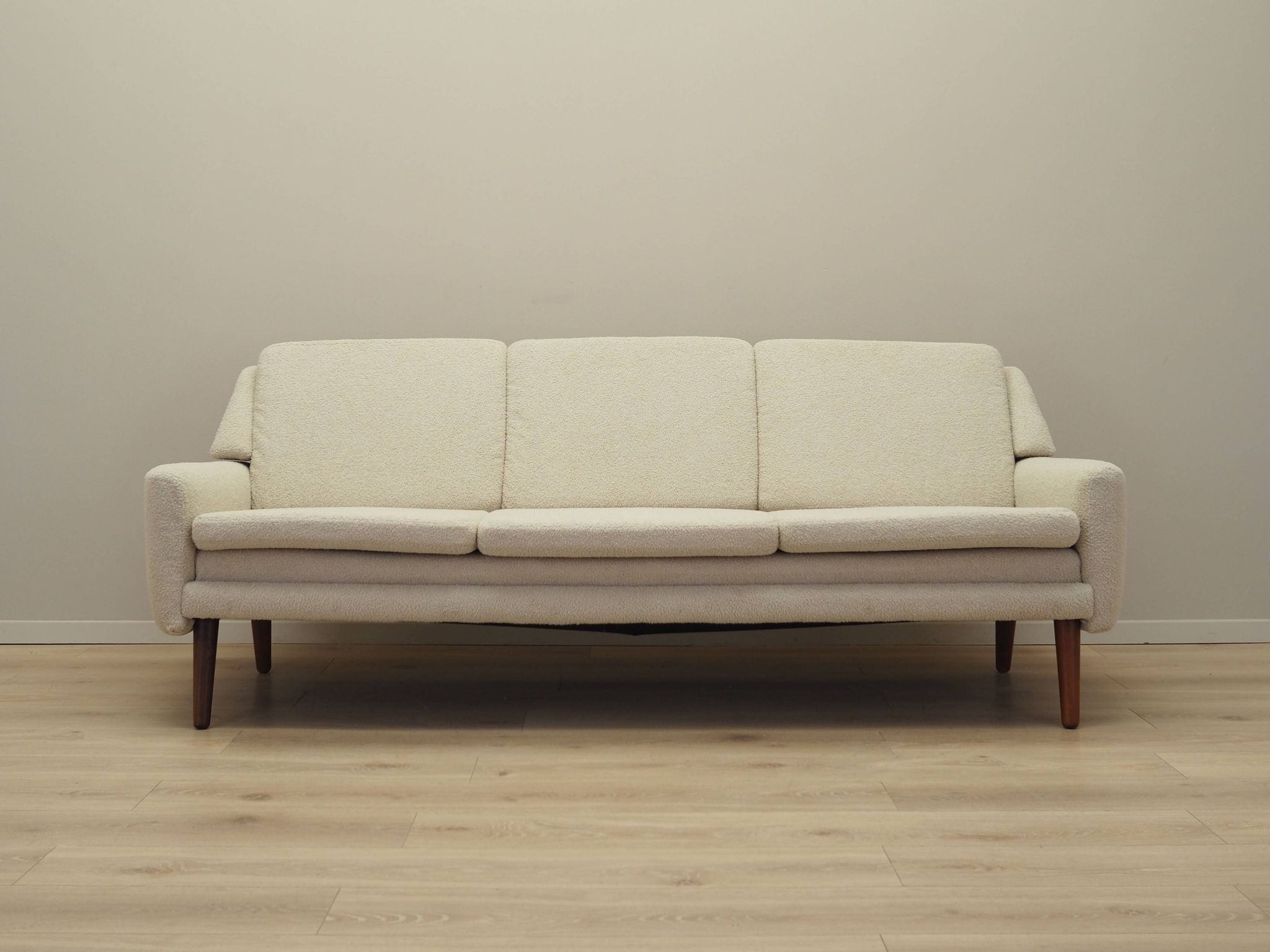 Canapé crème, design danois, années 1970, production : Danemark