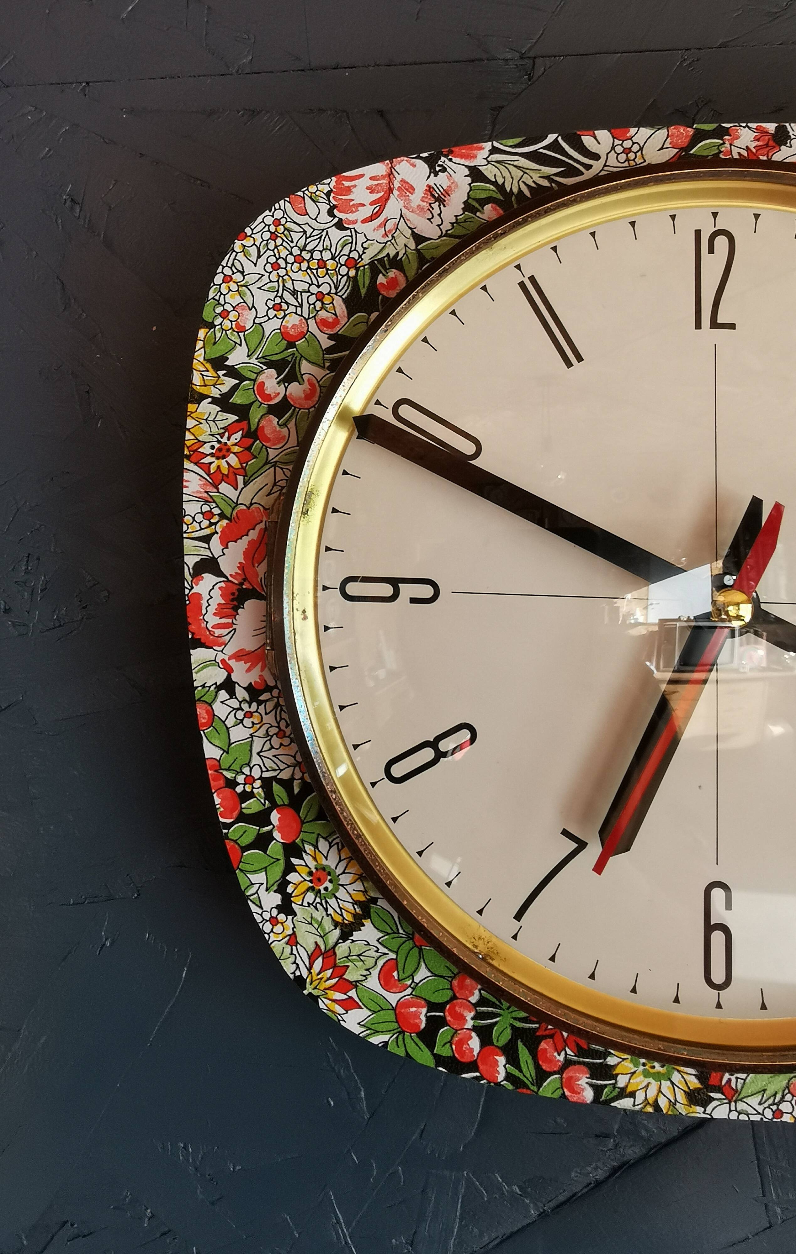 Vintage rectangular silent wall pendulum clock "FFR red flowers"