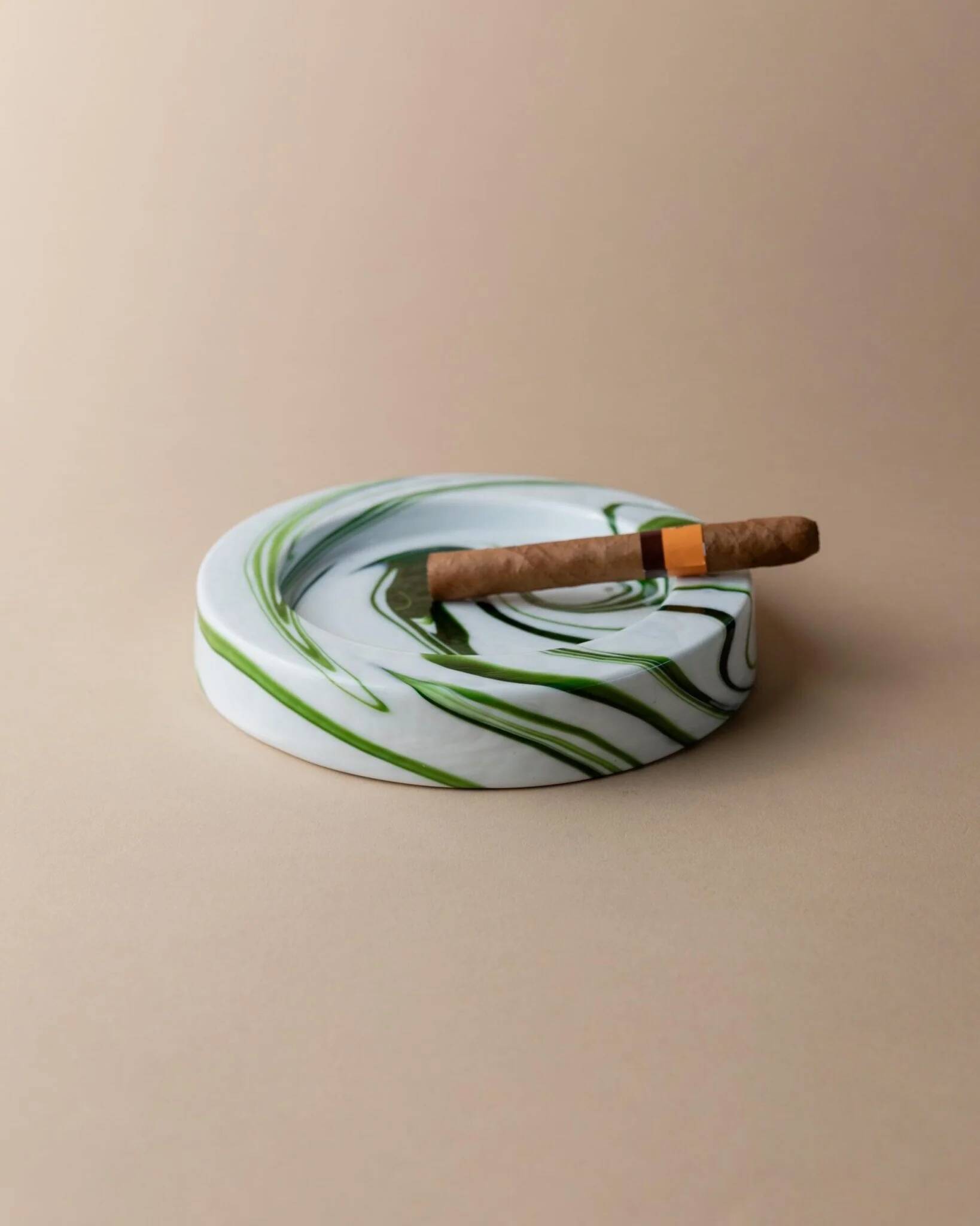 Vintage Murano glass bowl in green tourbillon - Sergio Asti for Venini - Ashtray or bowl - Italy 1970s - Timeless table decoration, gift idea