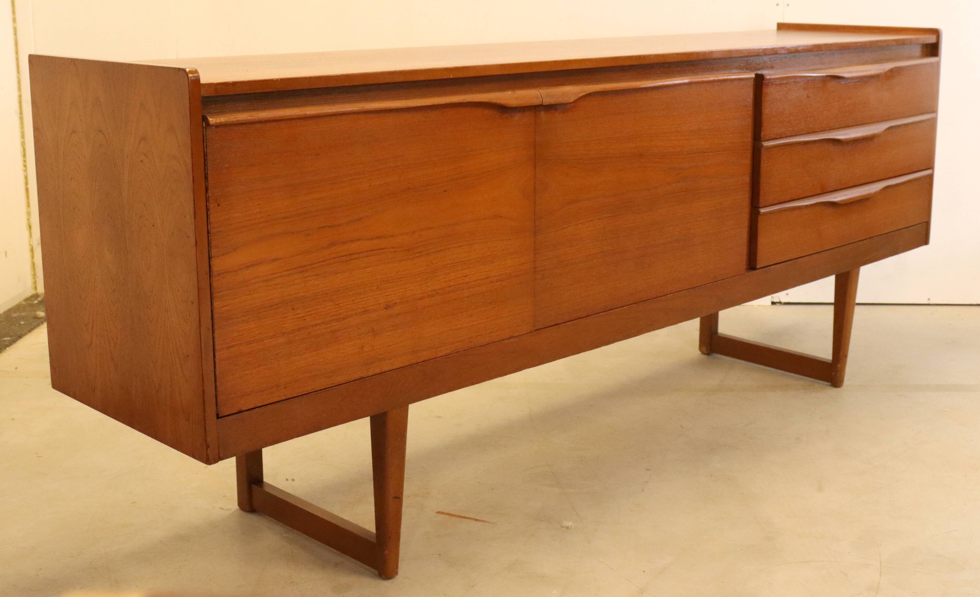 Stonehill vintage teak sideboard 'Lydney' | 182.5 cm