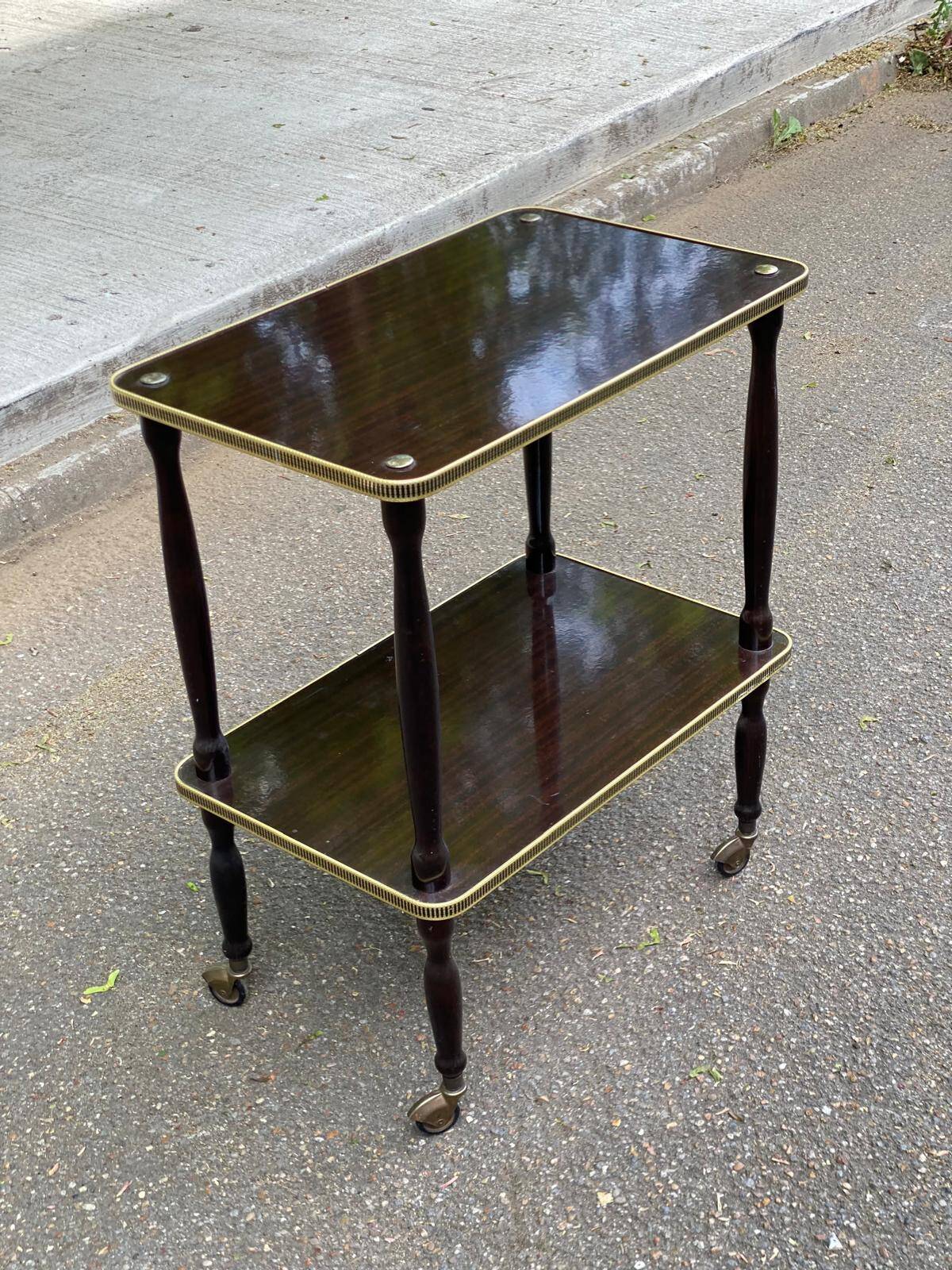 Desserte vintage palissandre double plateau doré sur roulettes 71cm