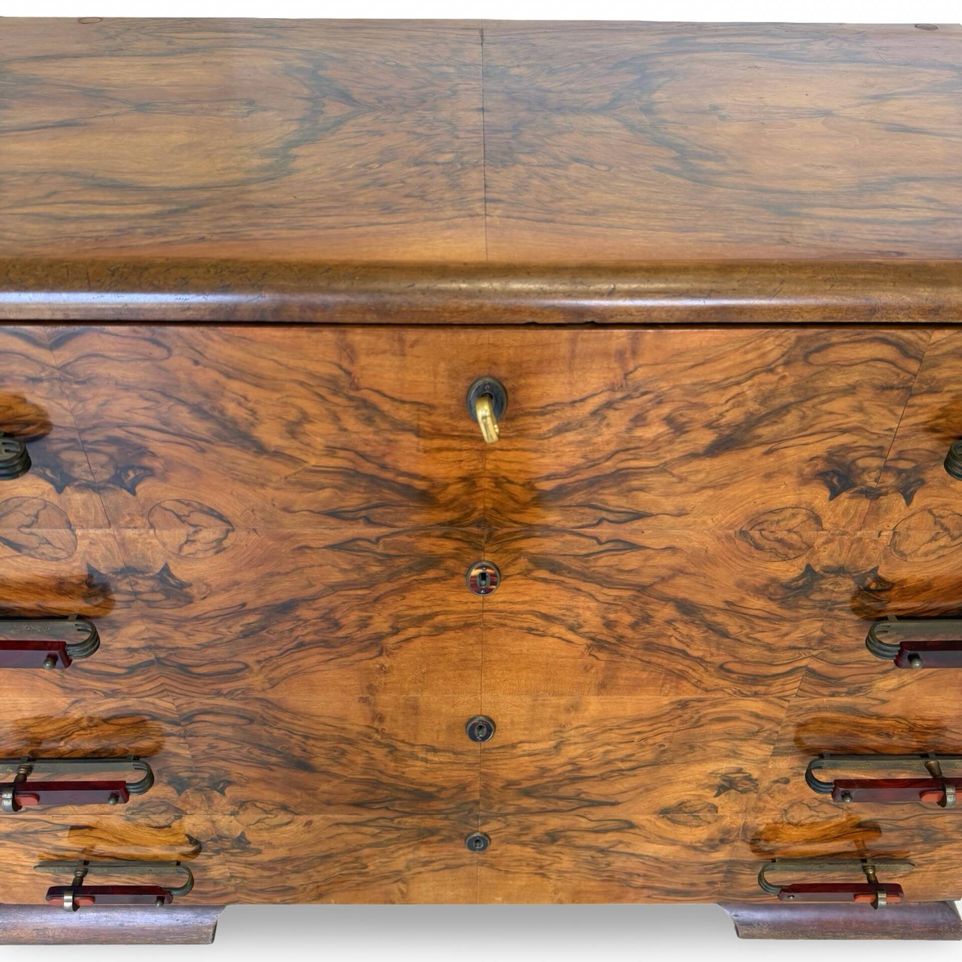 Walnut burl commode, Italian Art Deco, 1940s.