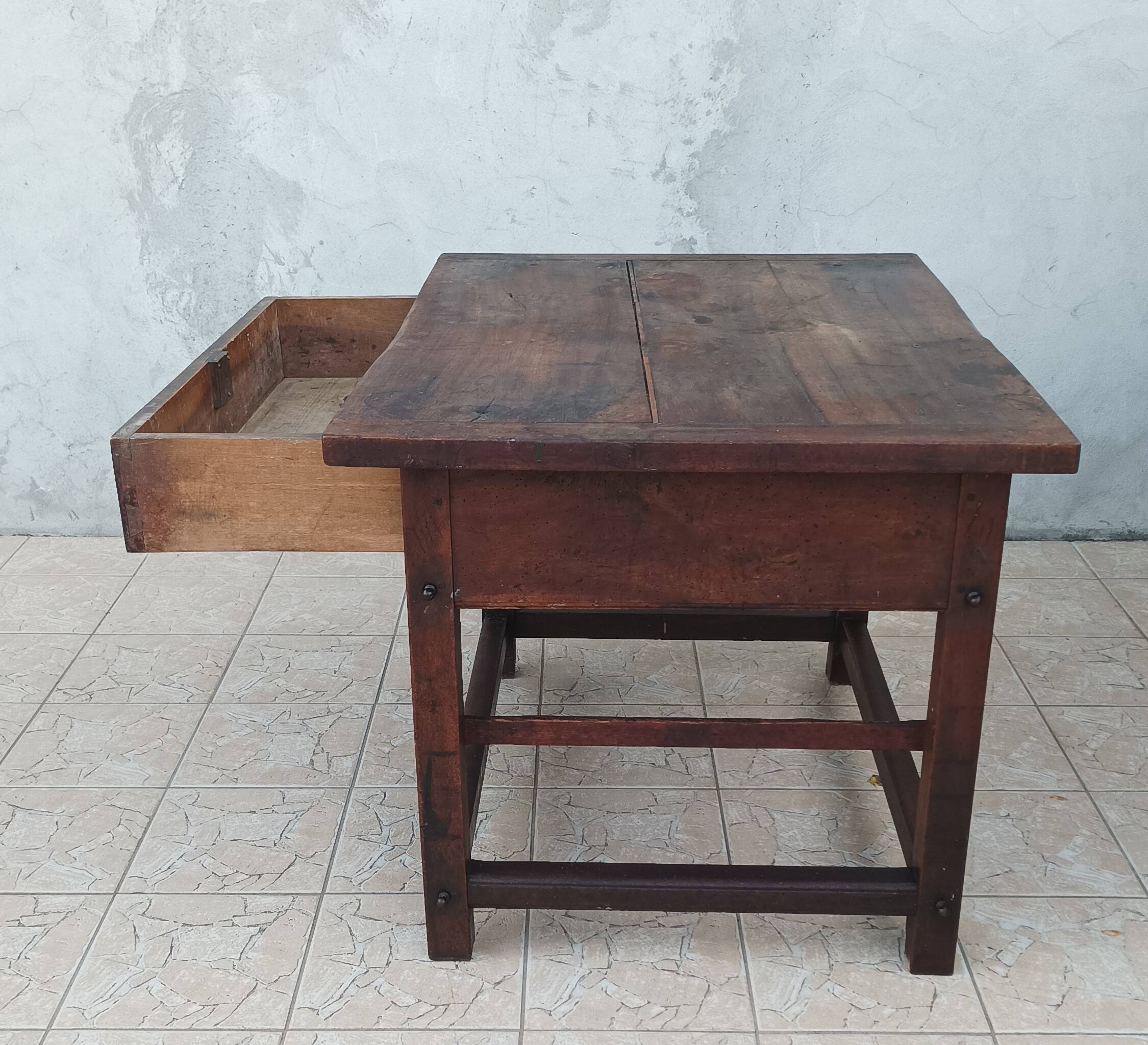 Old central island established trade furniture