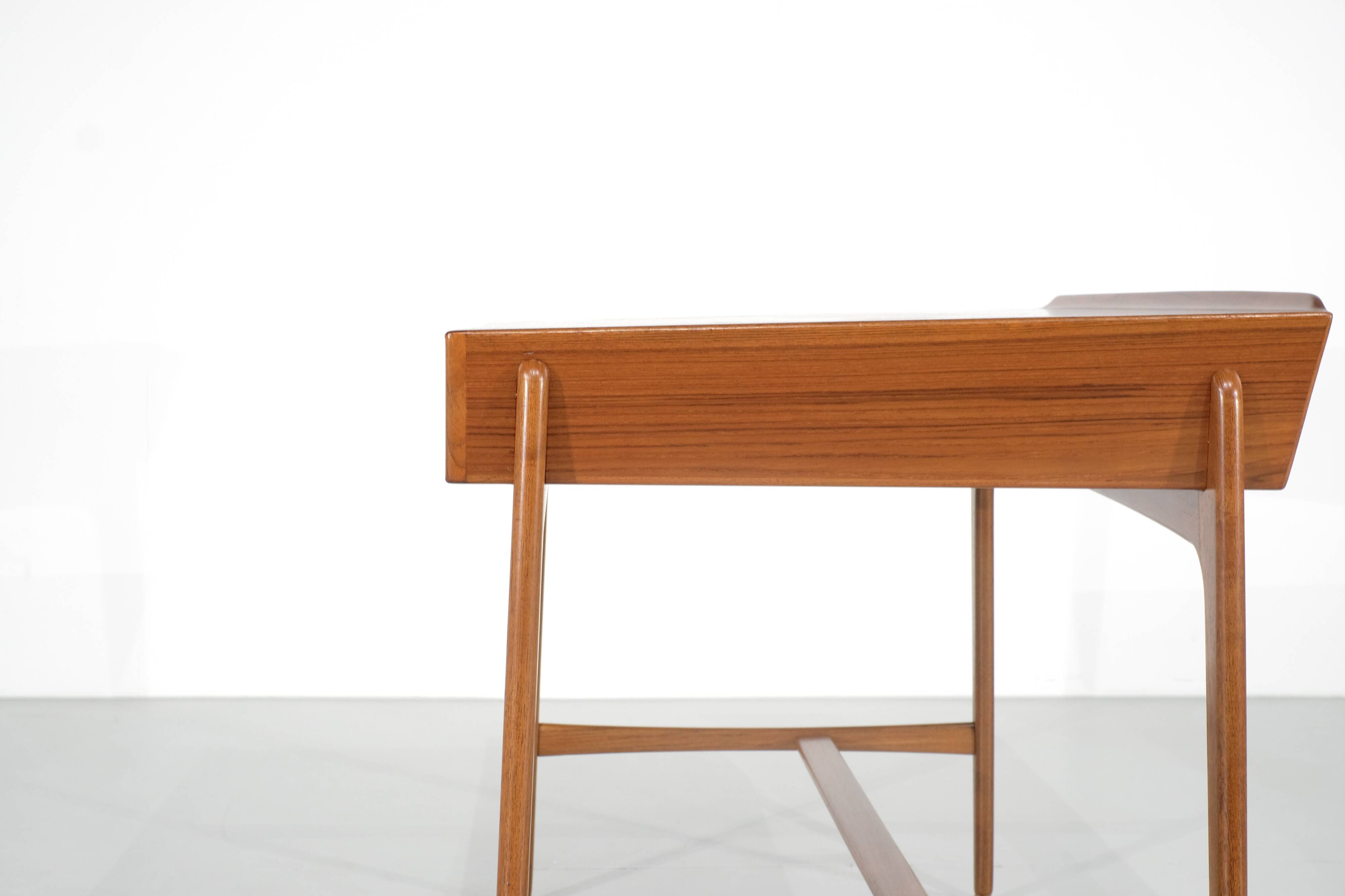 Model 200 Desk by SvenModel 200 Desk by Svendd Åge Madsen for Sigurd Hansen, Denmark 1958.