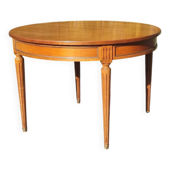 Round table in Louis XVI style with extensions, made of solid beech.