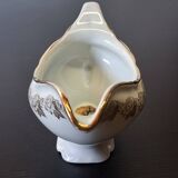 Very pretty porcelain sauceboat from Vierzon in very good condition.