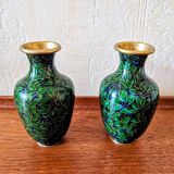 Paire de vases cloisonnés émaillés