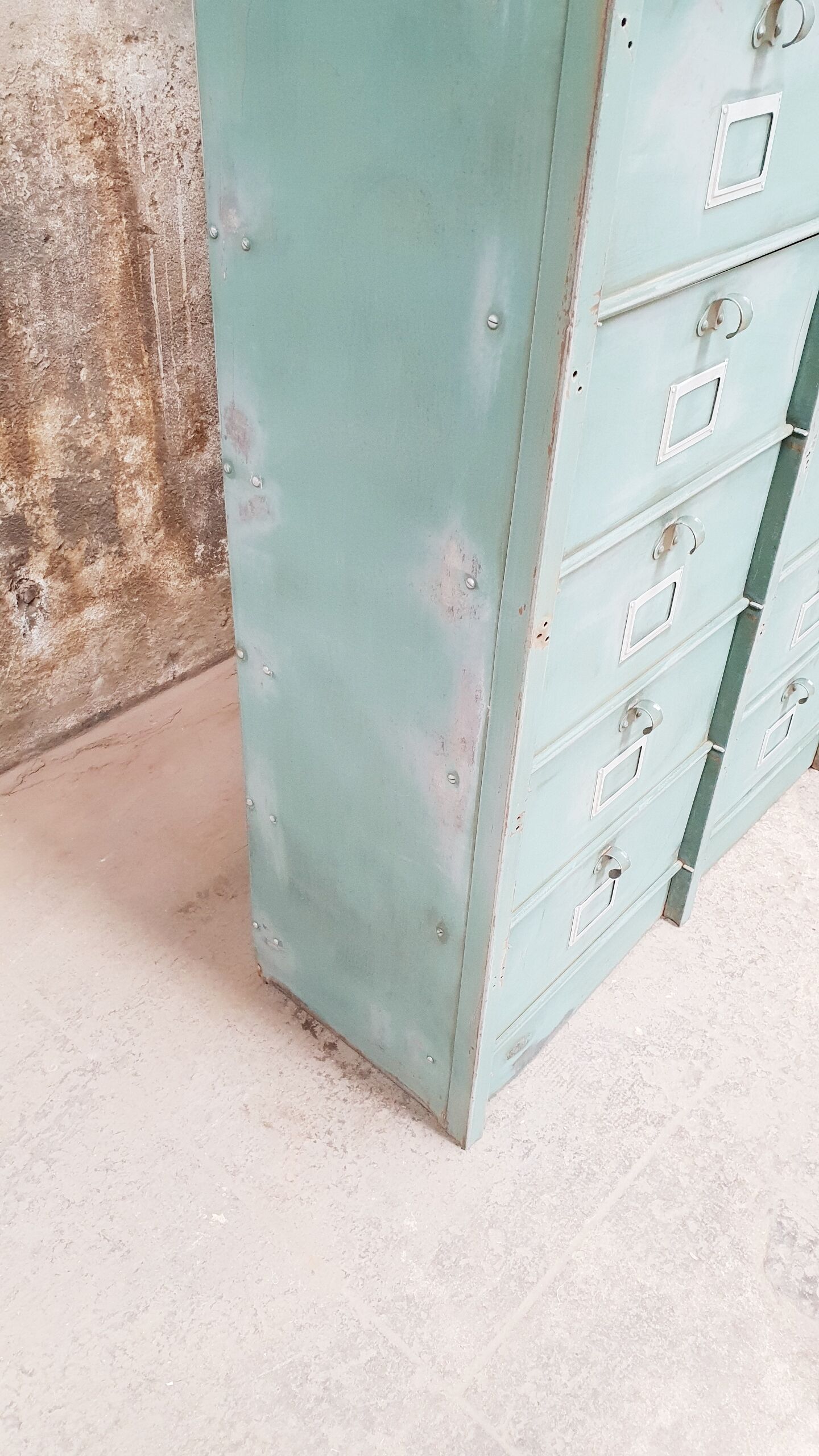 Strafor valve cabinet