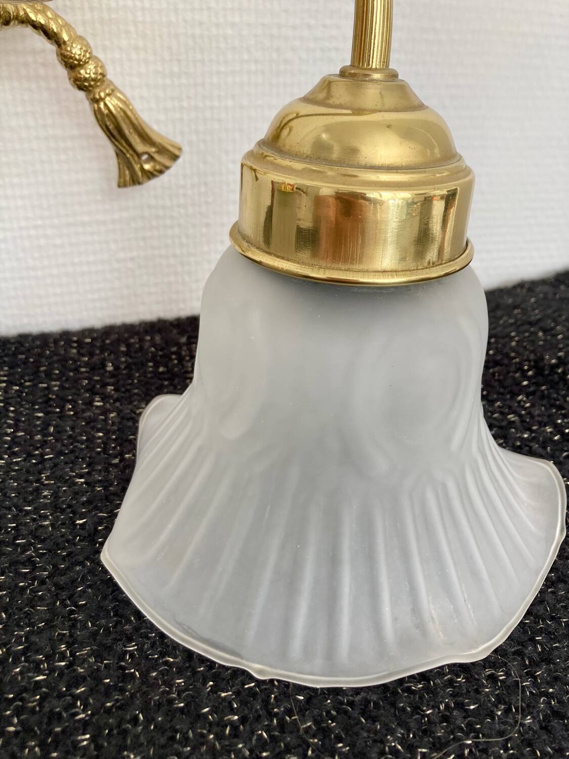 Double tulip wall light