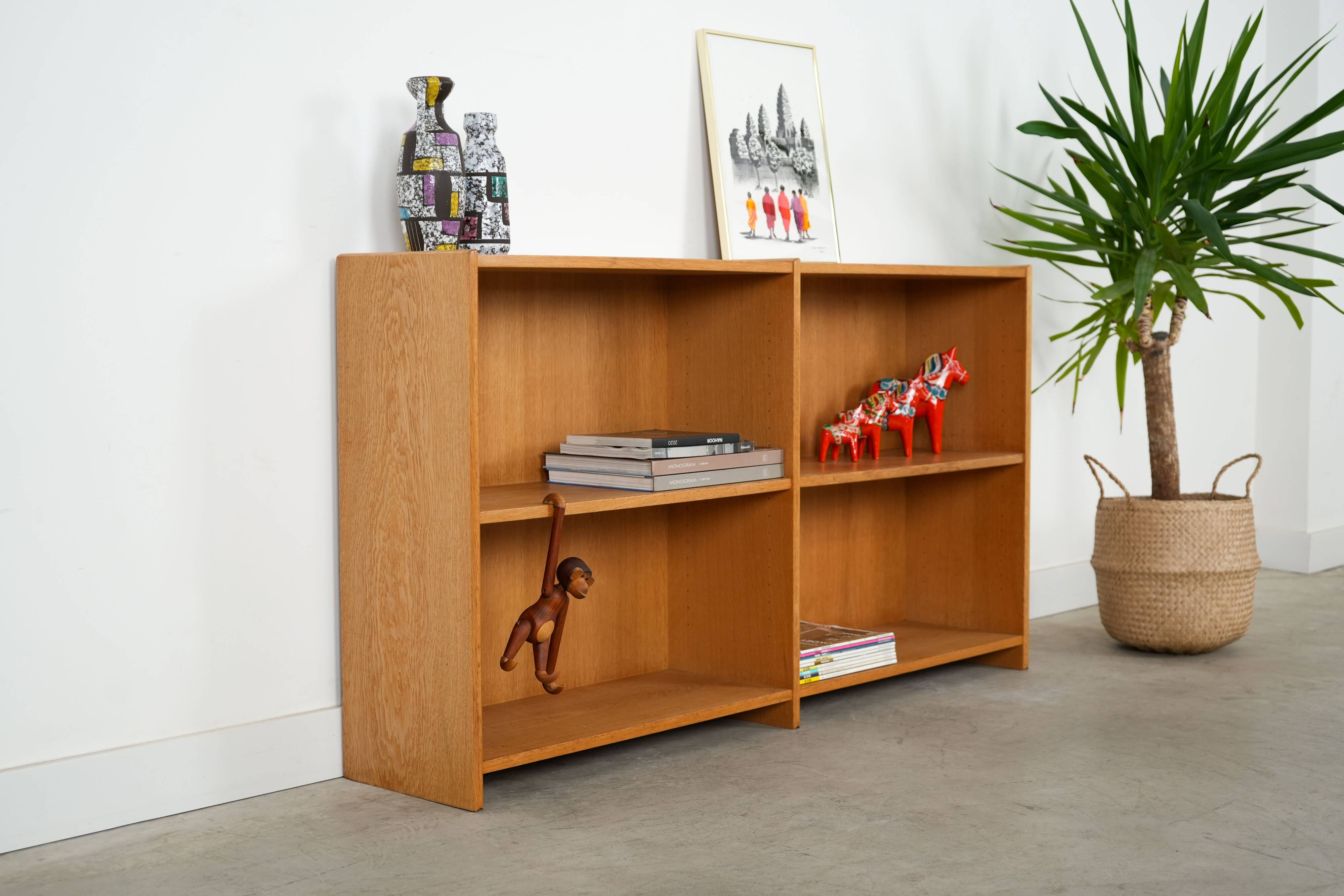 Oak bookcase, Danish design, 1970s, manufacturer: Lyby Møbler