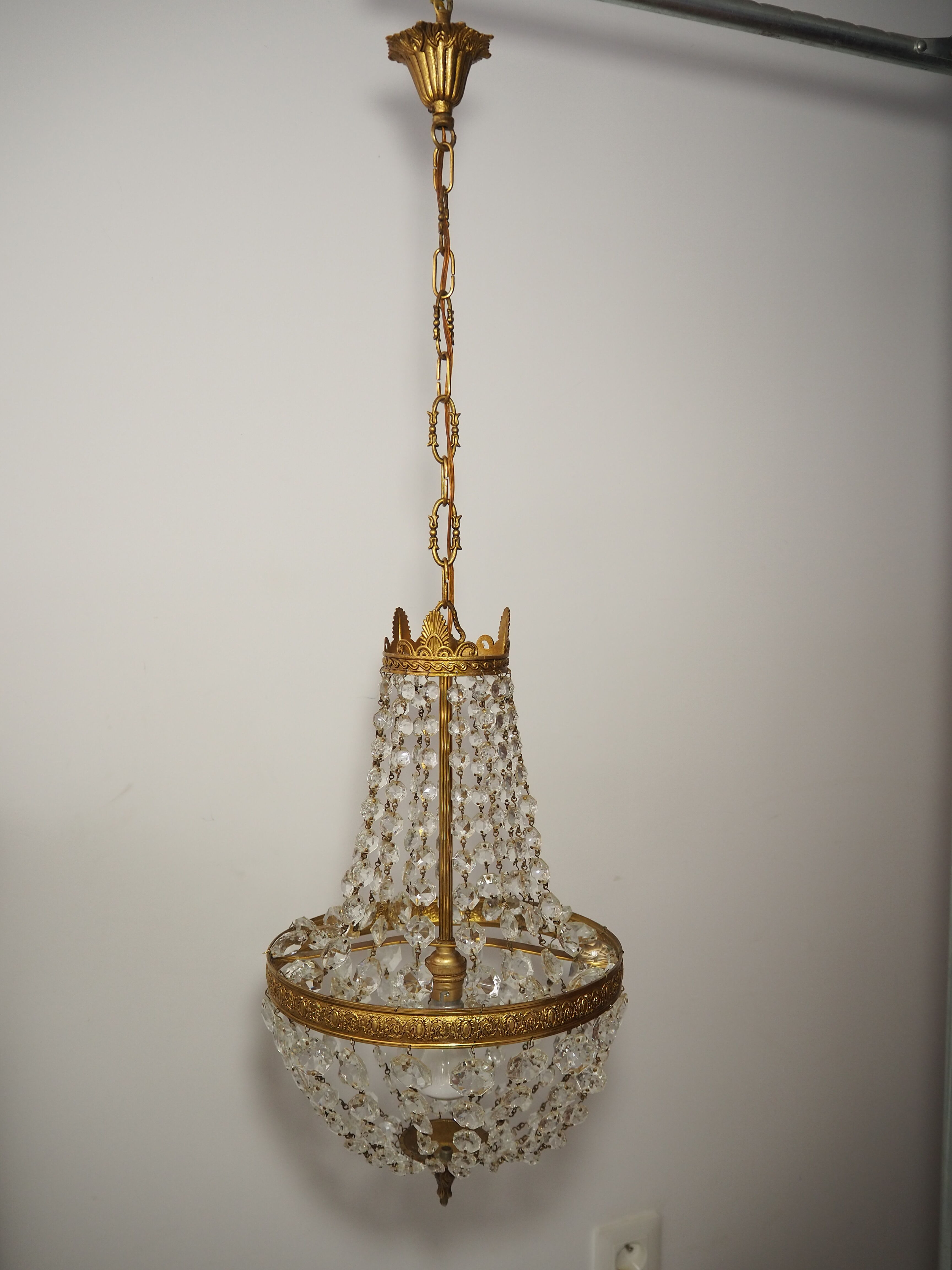 Balloon chandelier with glasses and bronze pampilles