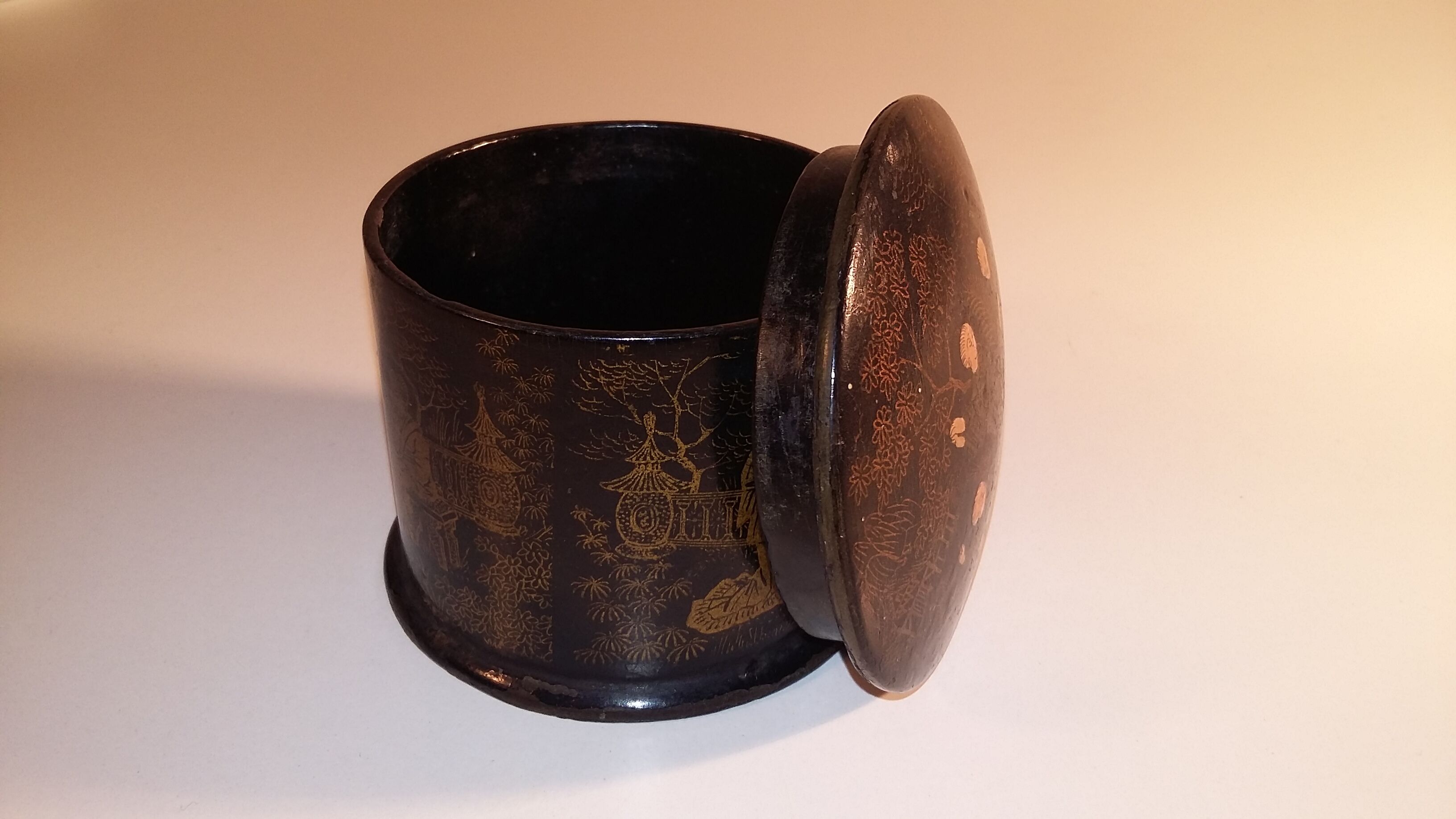 Round Chinese box