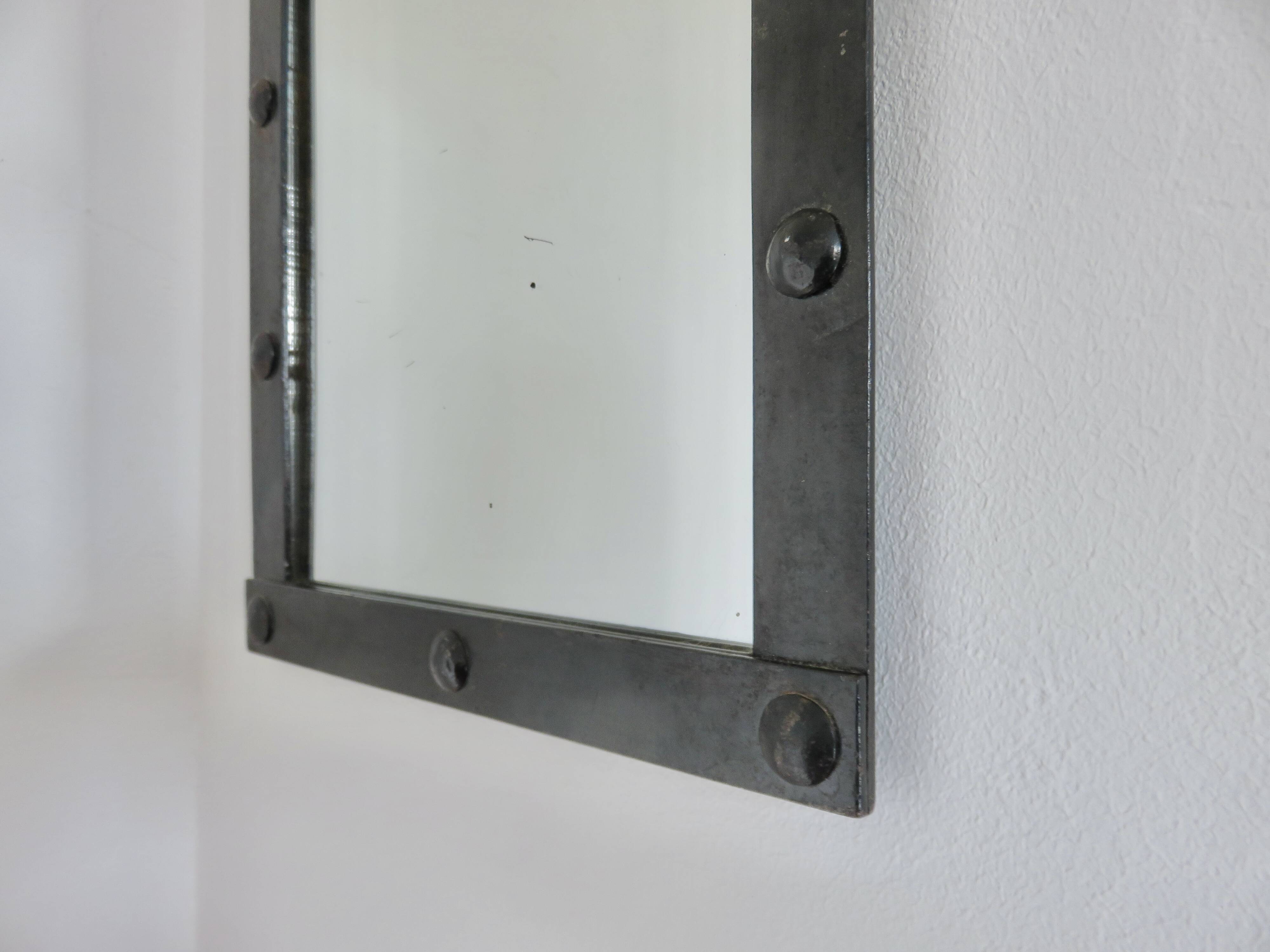 Miroir mural brutaliste en acier brut, années 40 50