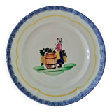 Assiette peint a la main Faiencerie S R scene bretonne