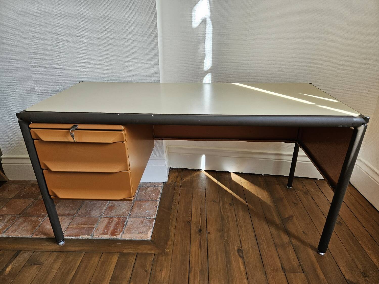 Vintage Vickers Ronéo desk