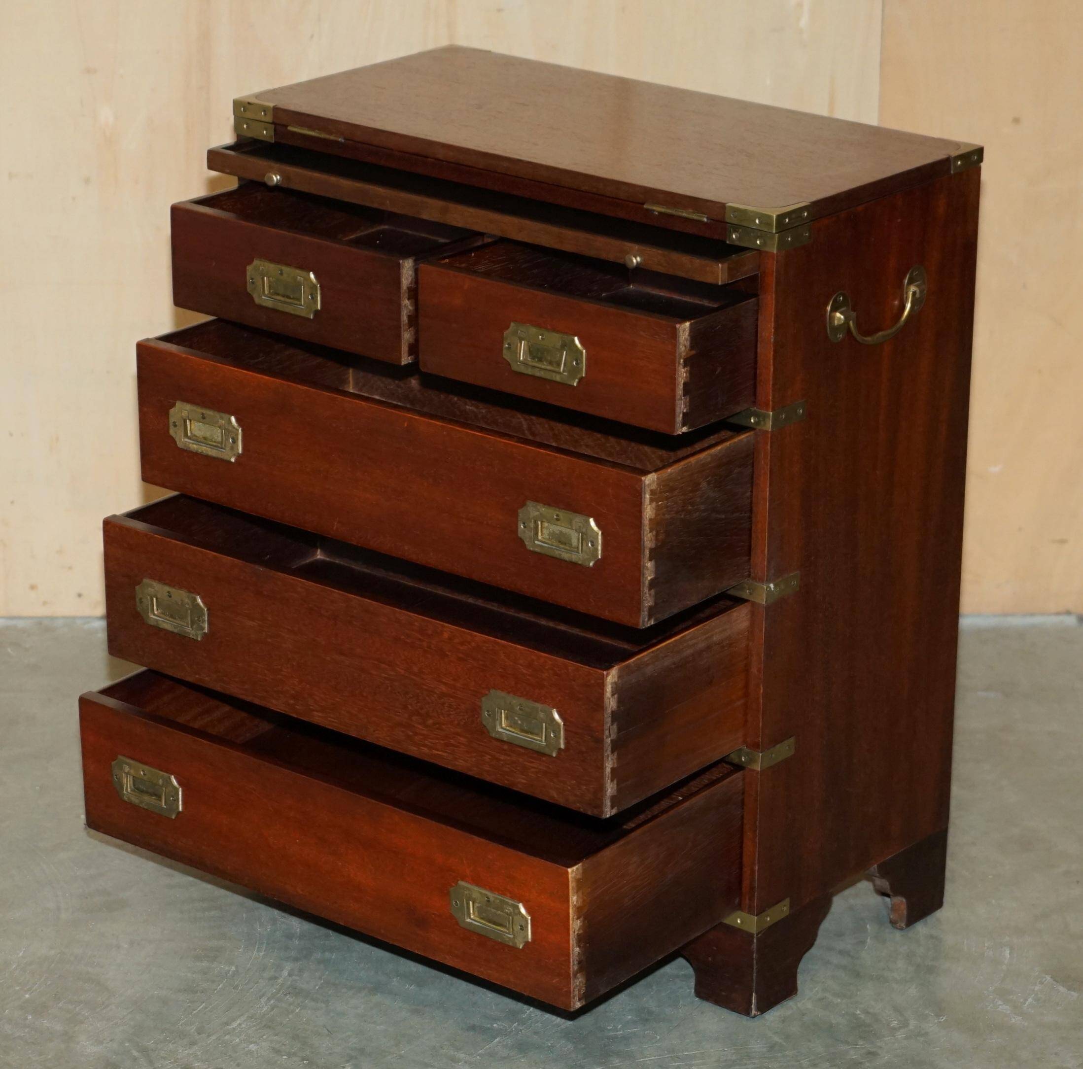 Commode militaire vintage avec plateau coulissant et dessus extensible