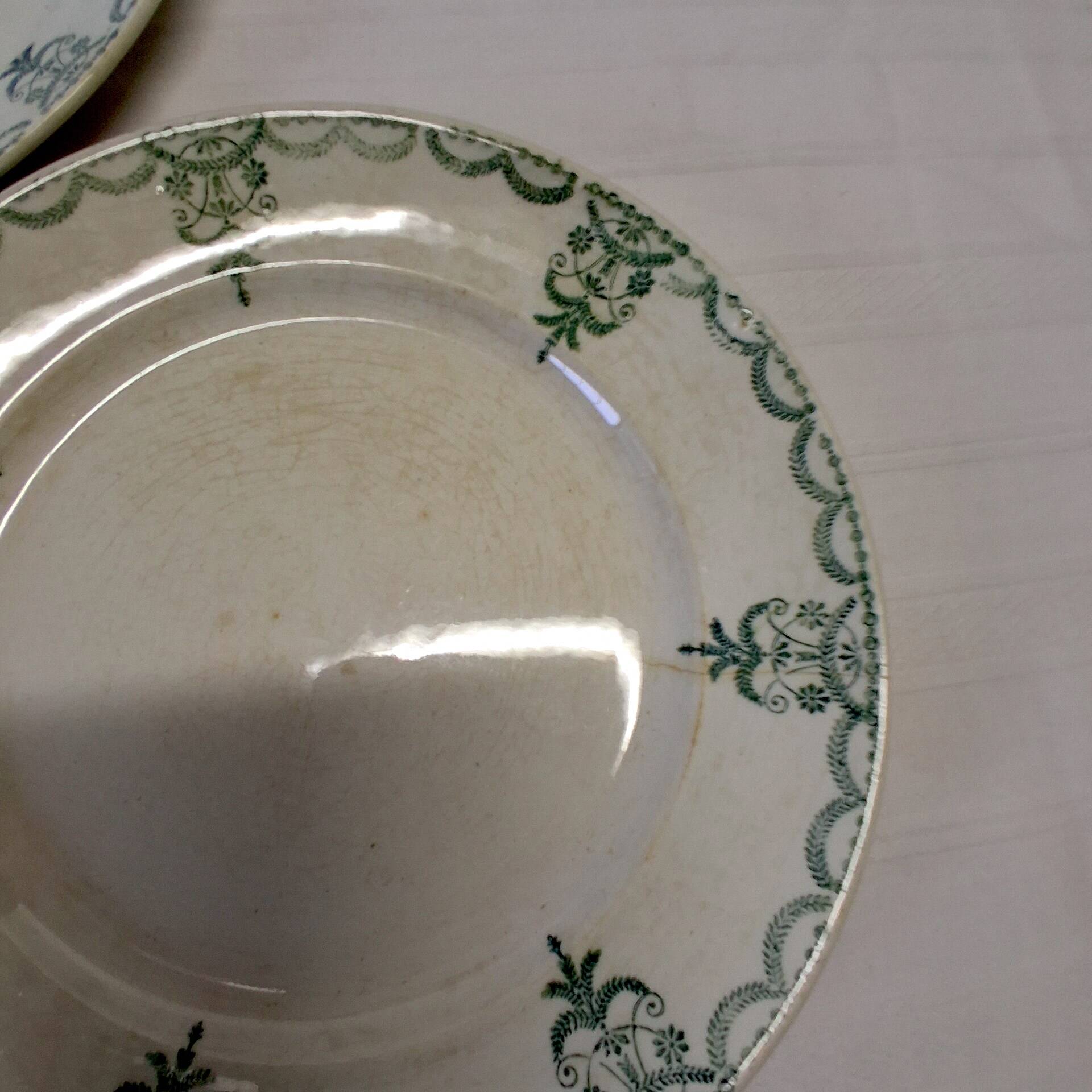 5 assiettes à dessert ancienne de chez Moulins des loups en bon état