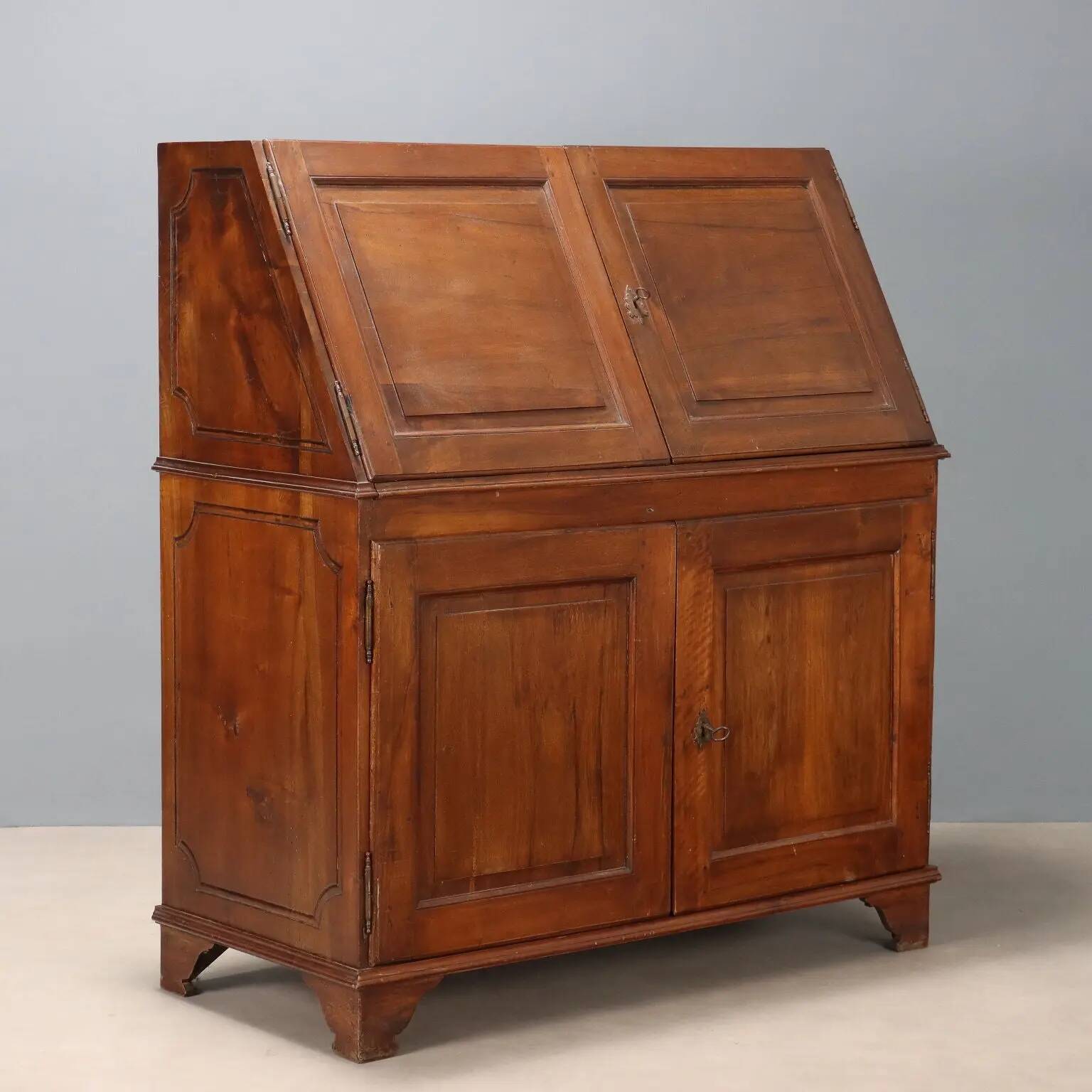 Antique walnut sideboard with pine drawers, Italy, 19th century.